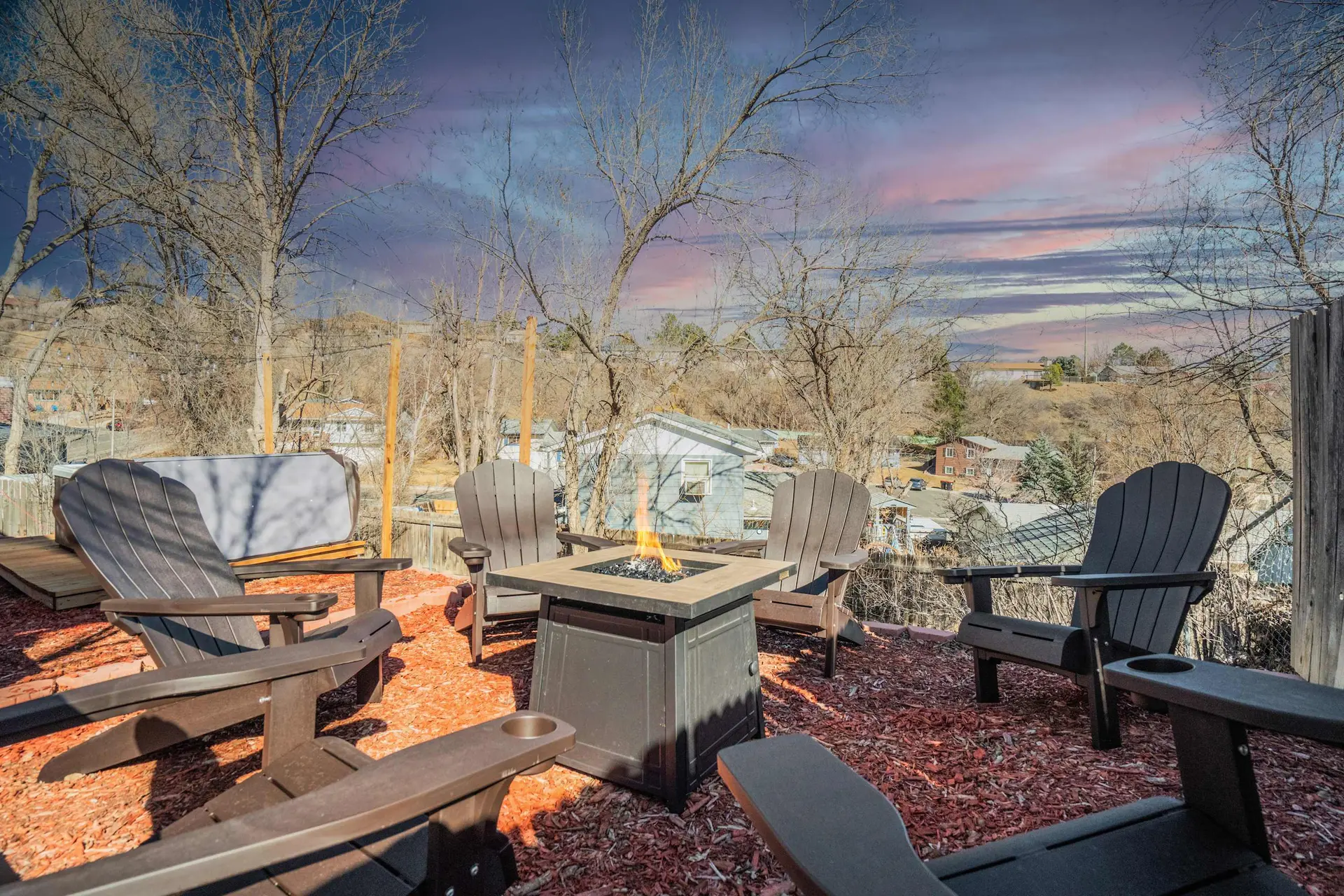 Runaway Escapade! Hot Tub, BBQ & Fire Pit