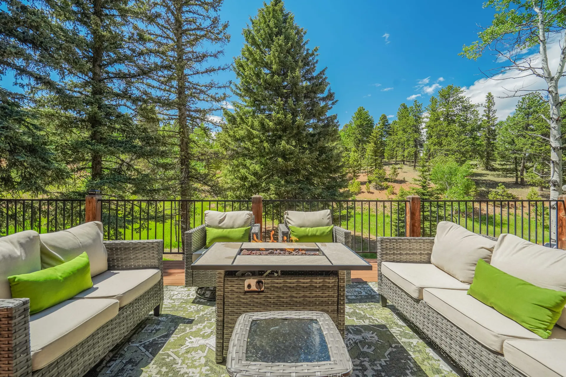 Aspen Haven! Mountain Views & Hot Tub & BBQ