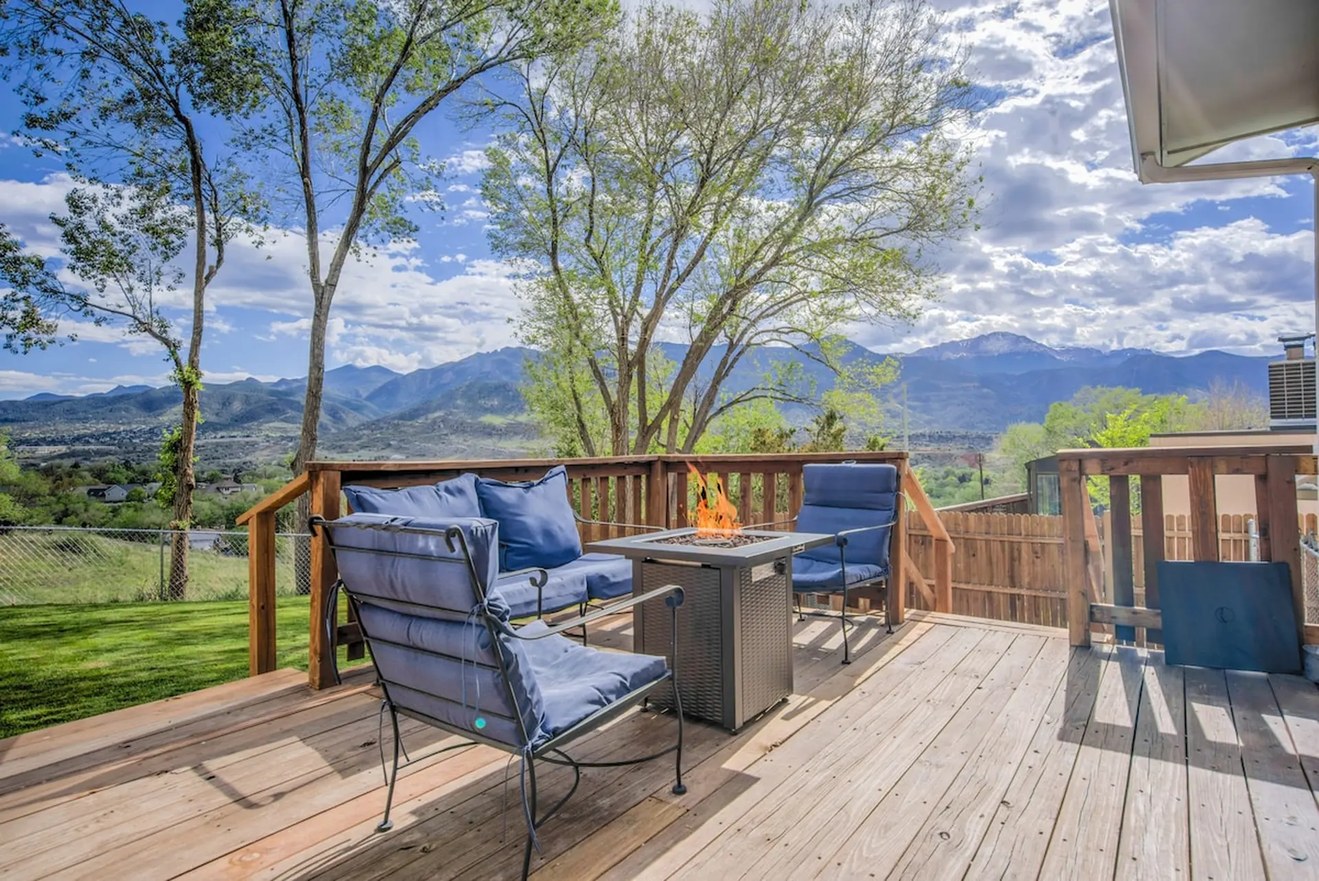 Kings Overlook! Apartment w Hot Tub, Epic Pikes &