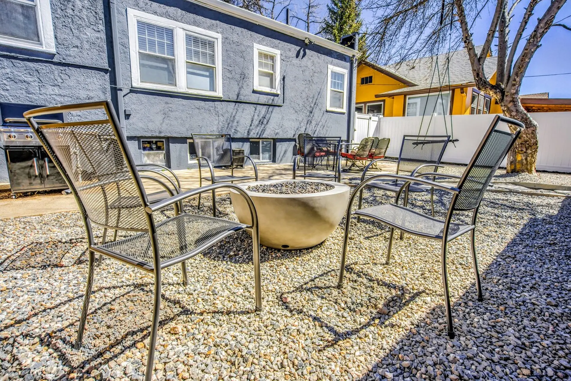 Olympic Flat! Downtown Hot Tub | BBQ | Fire Pit