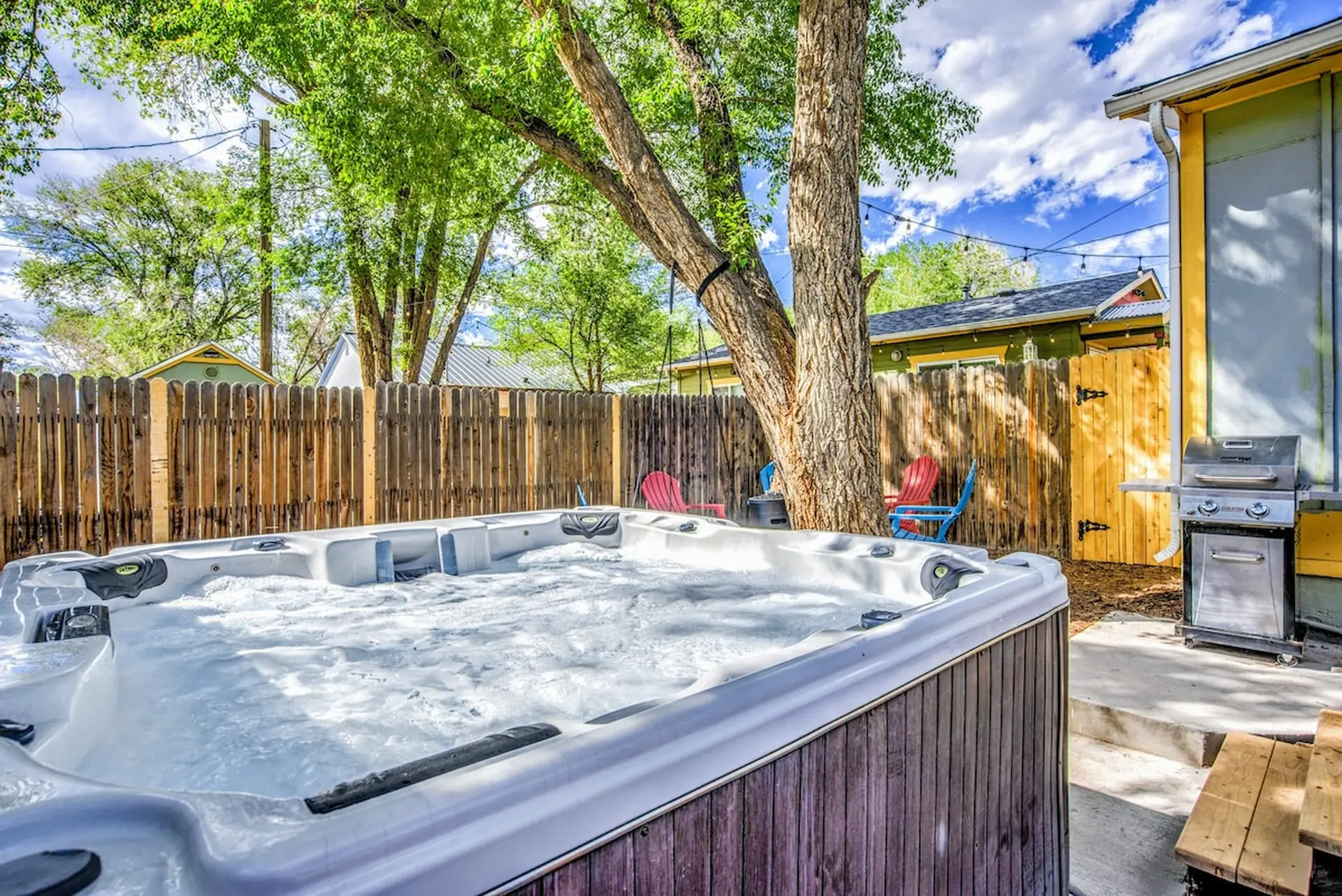 The Vibrant Victorian! Hot Tub & Fire Pit in OCC!