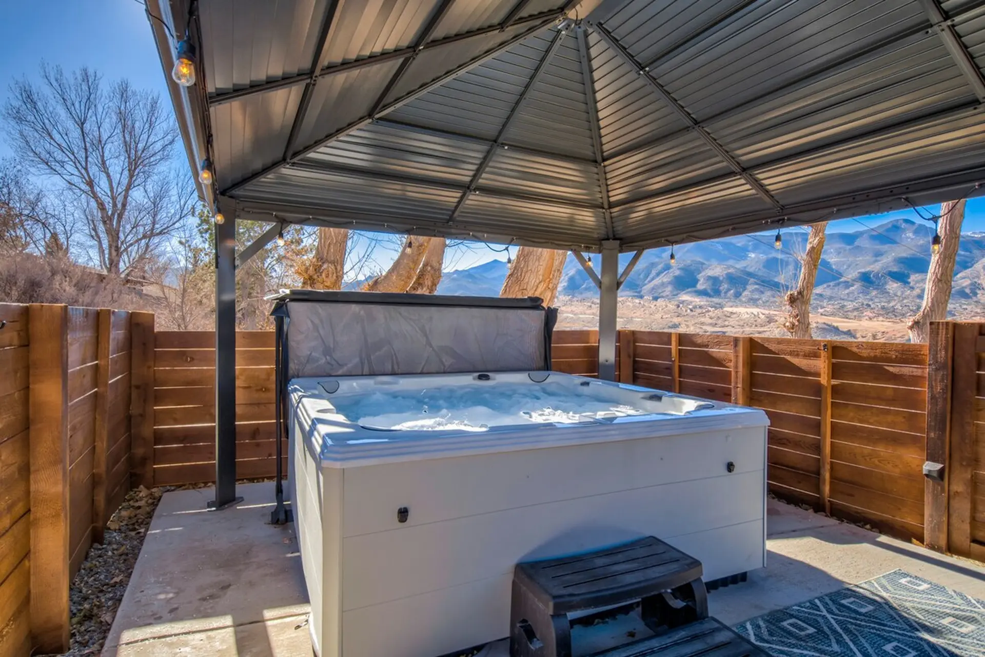 Kings Hideaway! Apartment w Hot Tub & Scenic View