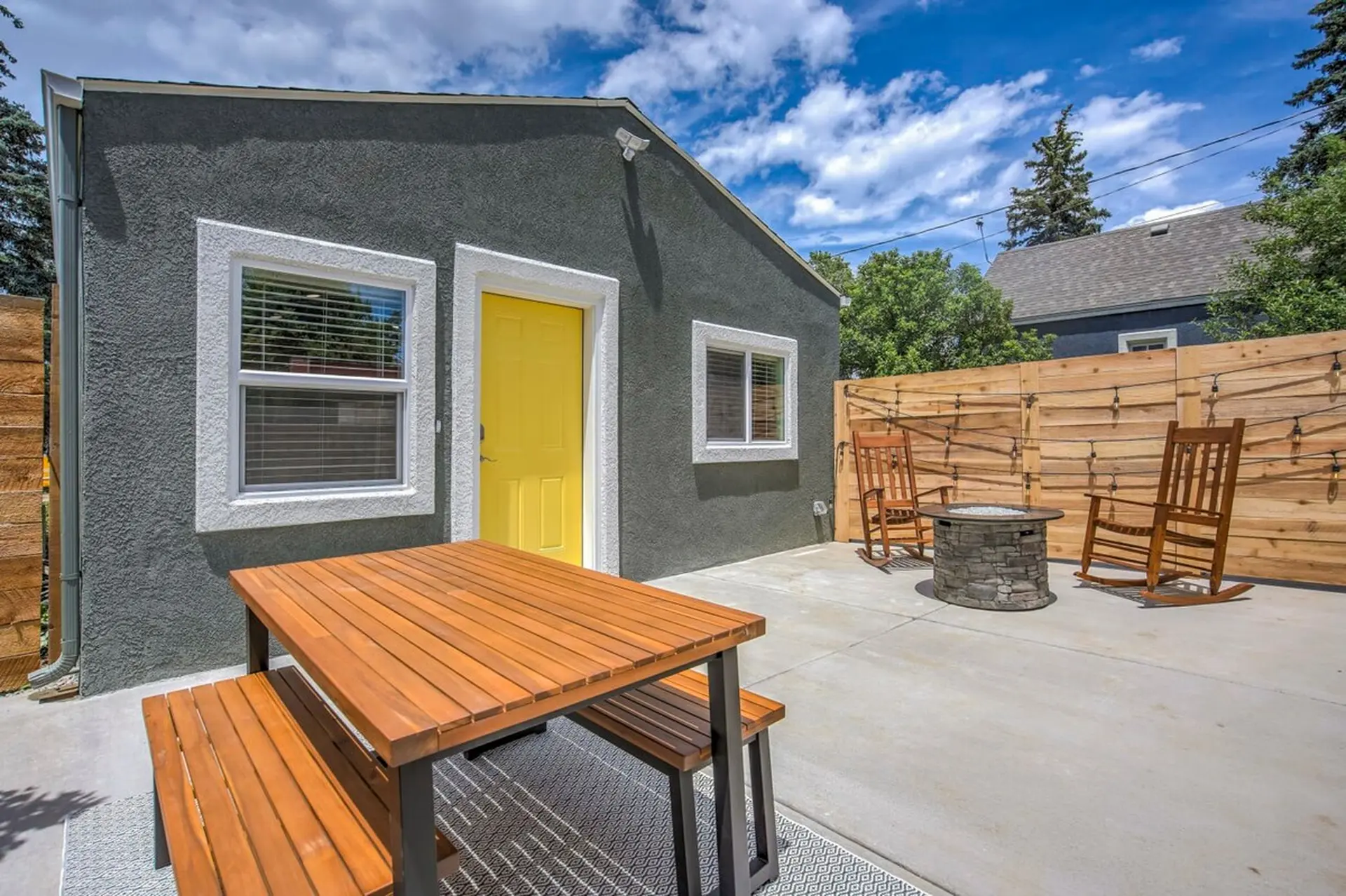 Sheridan Suite! Holiday Home w BBQ & Skyline Views