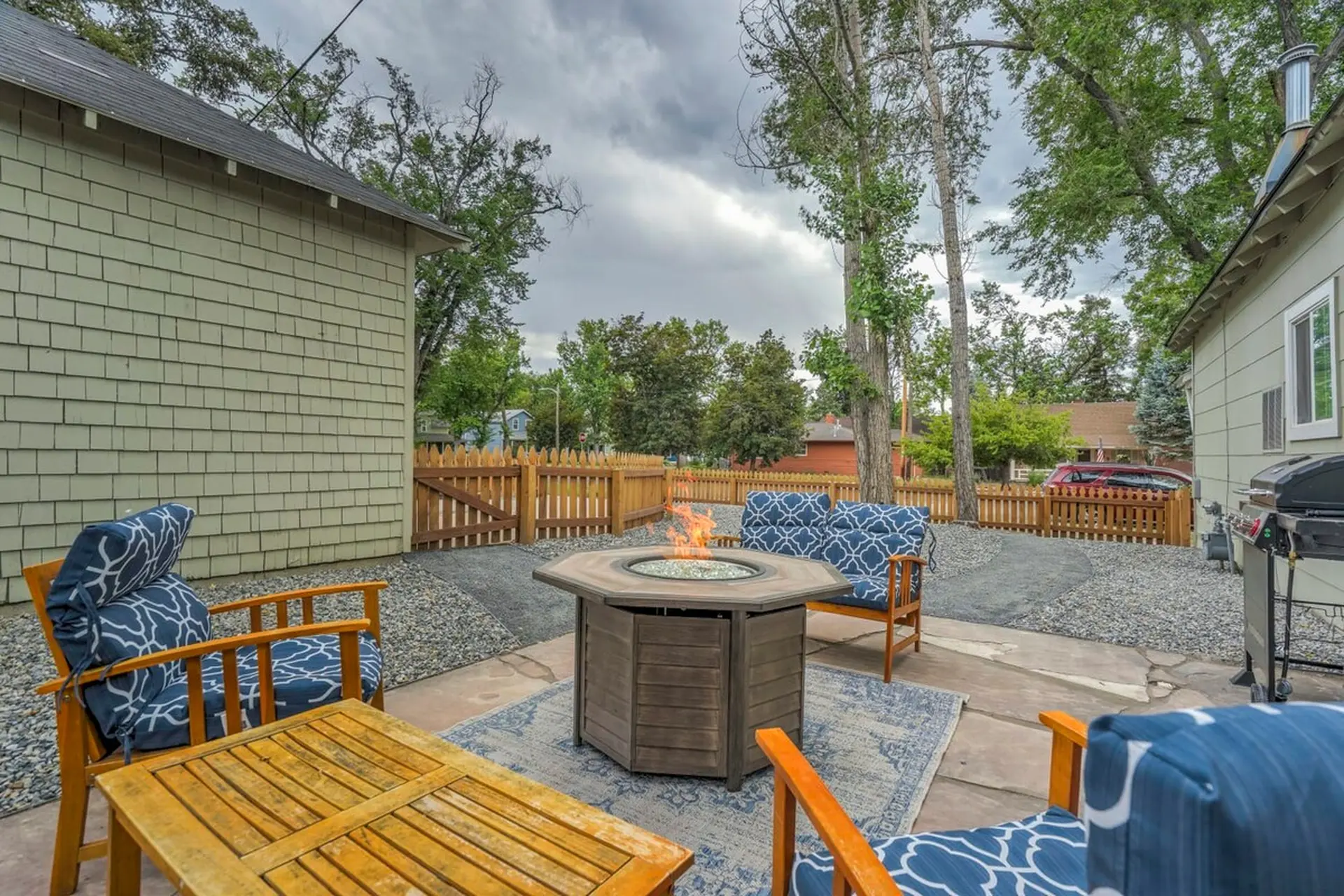 Del Norte Cottage! Downtown | BBQ | Fire Pit