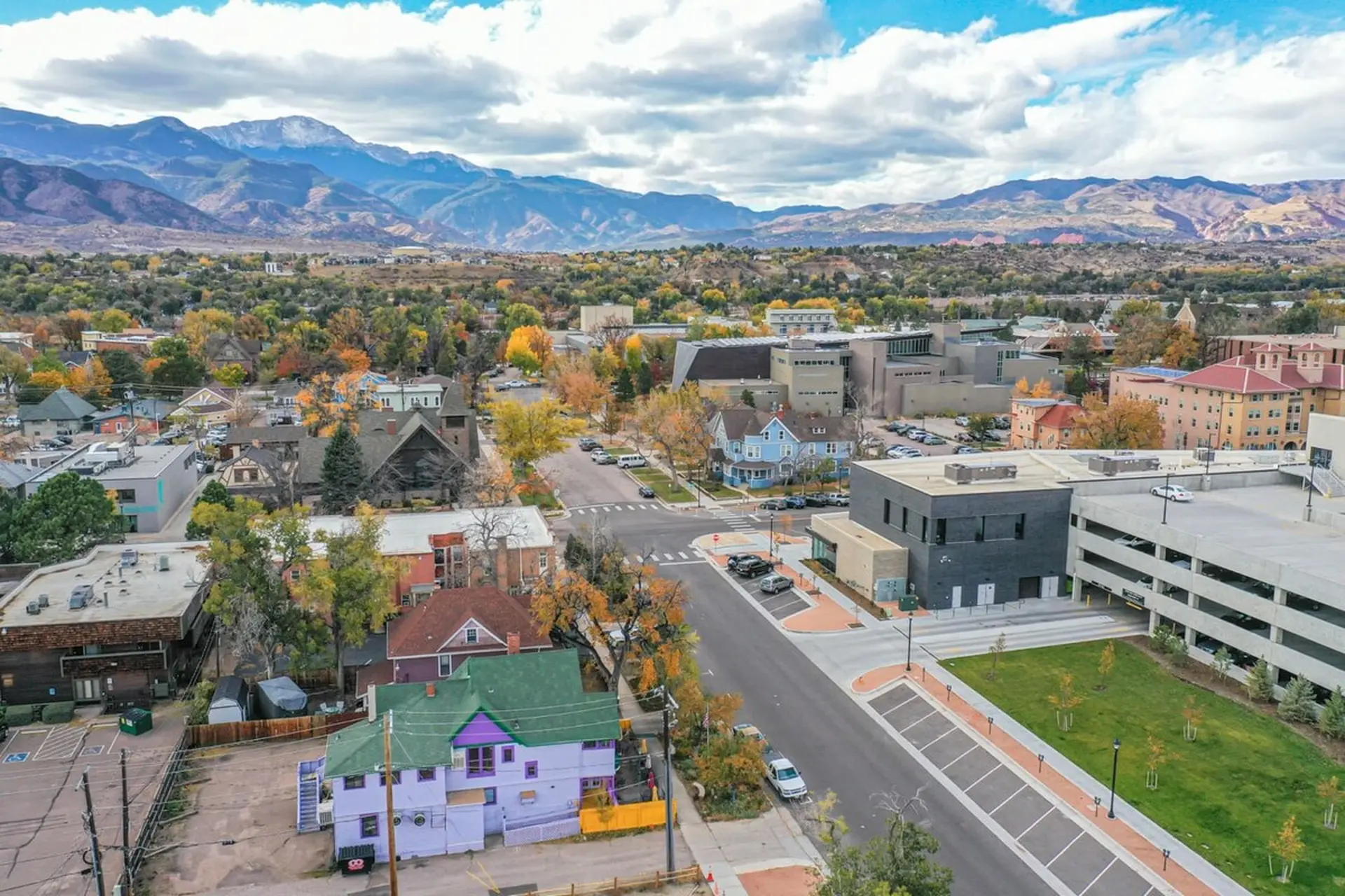 Tiger Lair! Family Home! Walk 2 Colorado College & Robson Arena