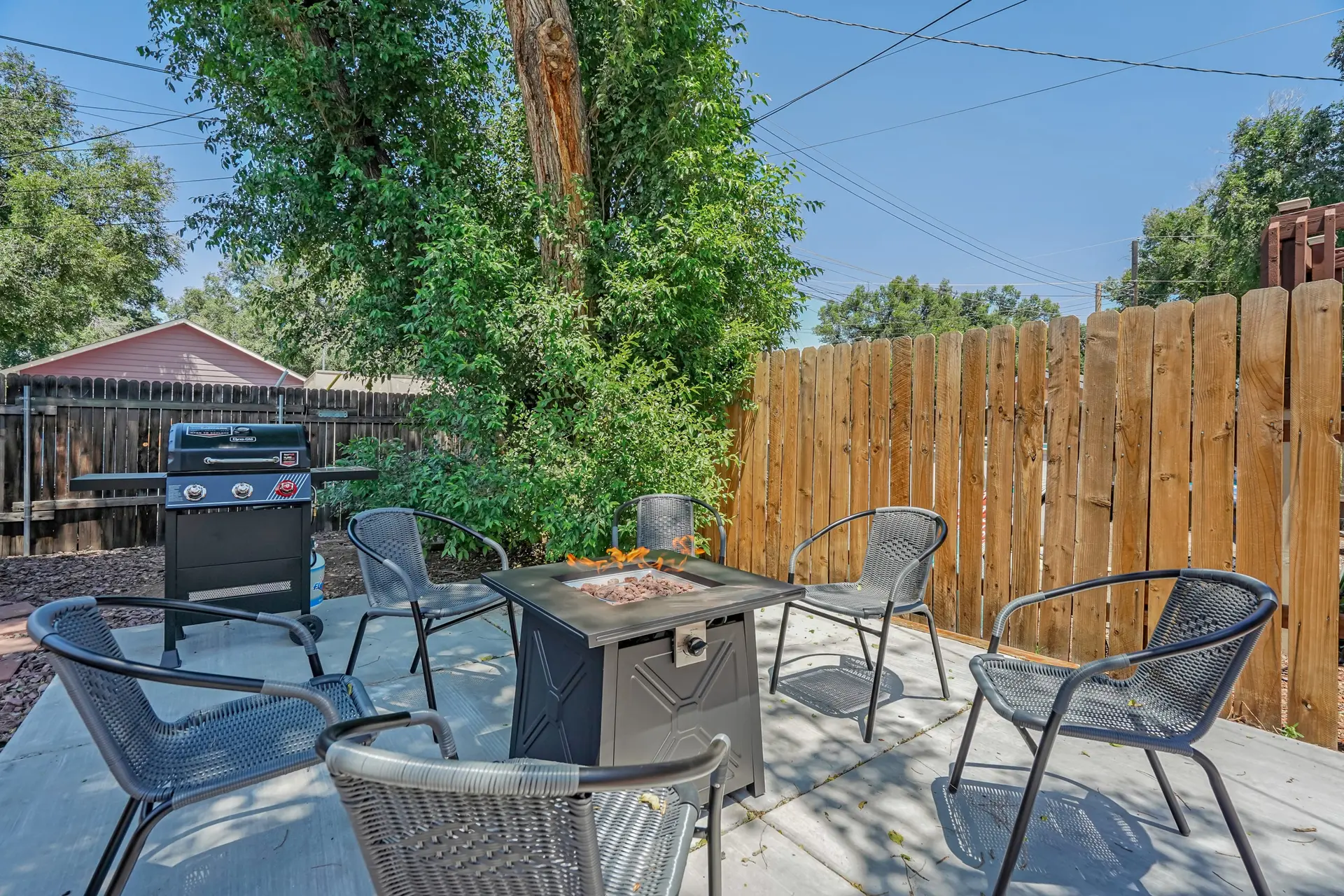 Neighborly Heights! Downtown King | BBQ | Fire Pit