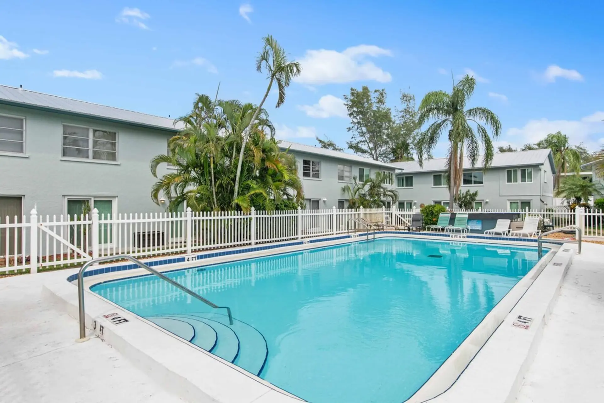 Paradise Palms! Chic Prime Spot | Pool | BBQ