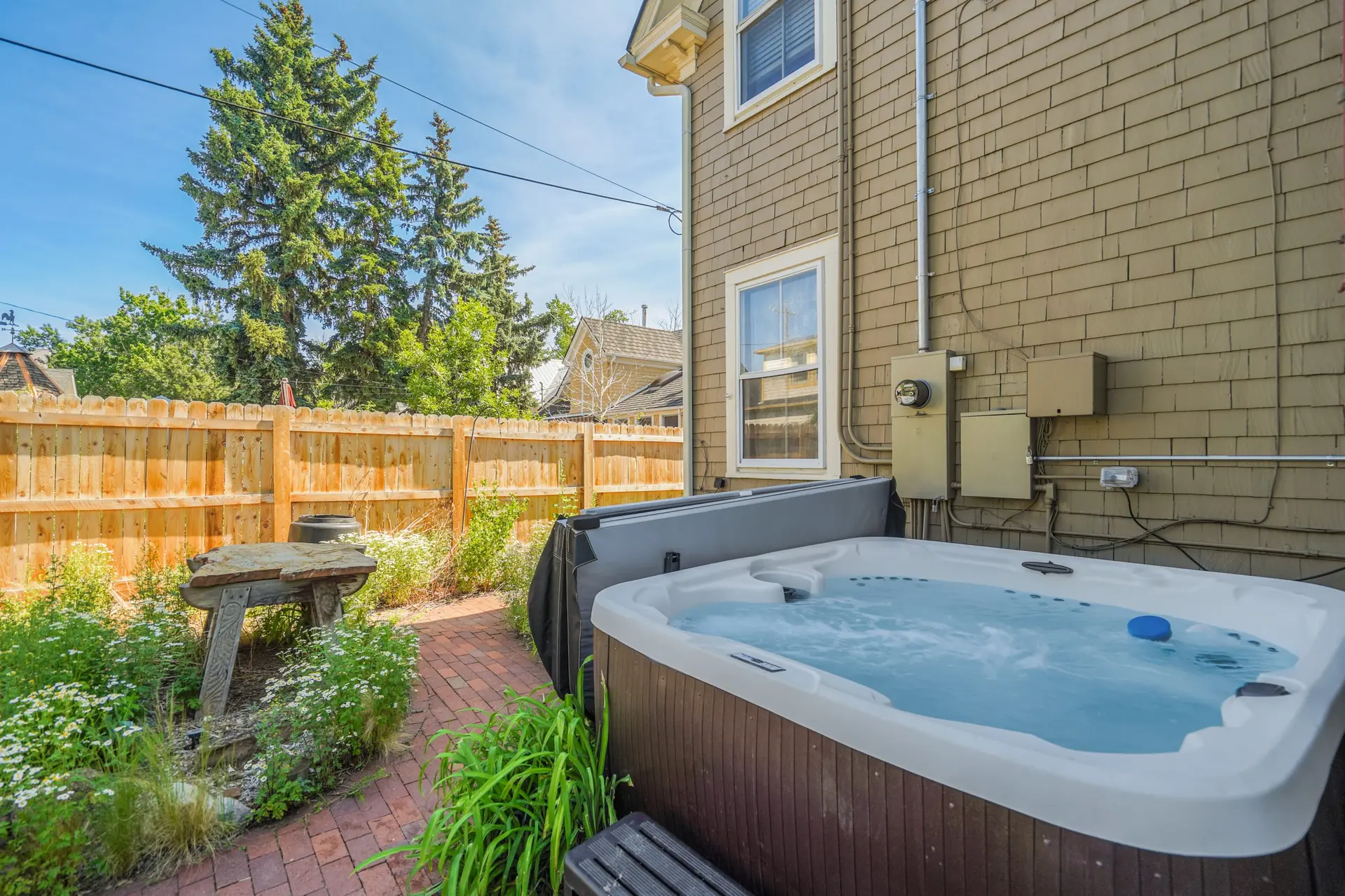 Noble Manor! Near Top Spots | Hot Tub | BBQ