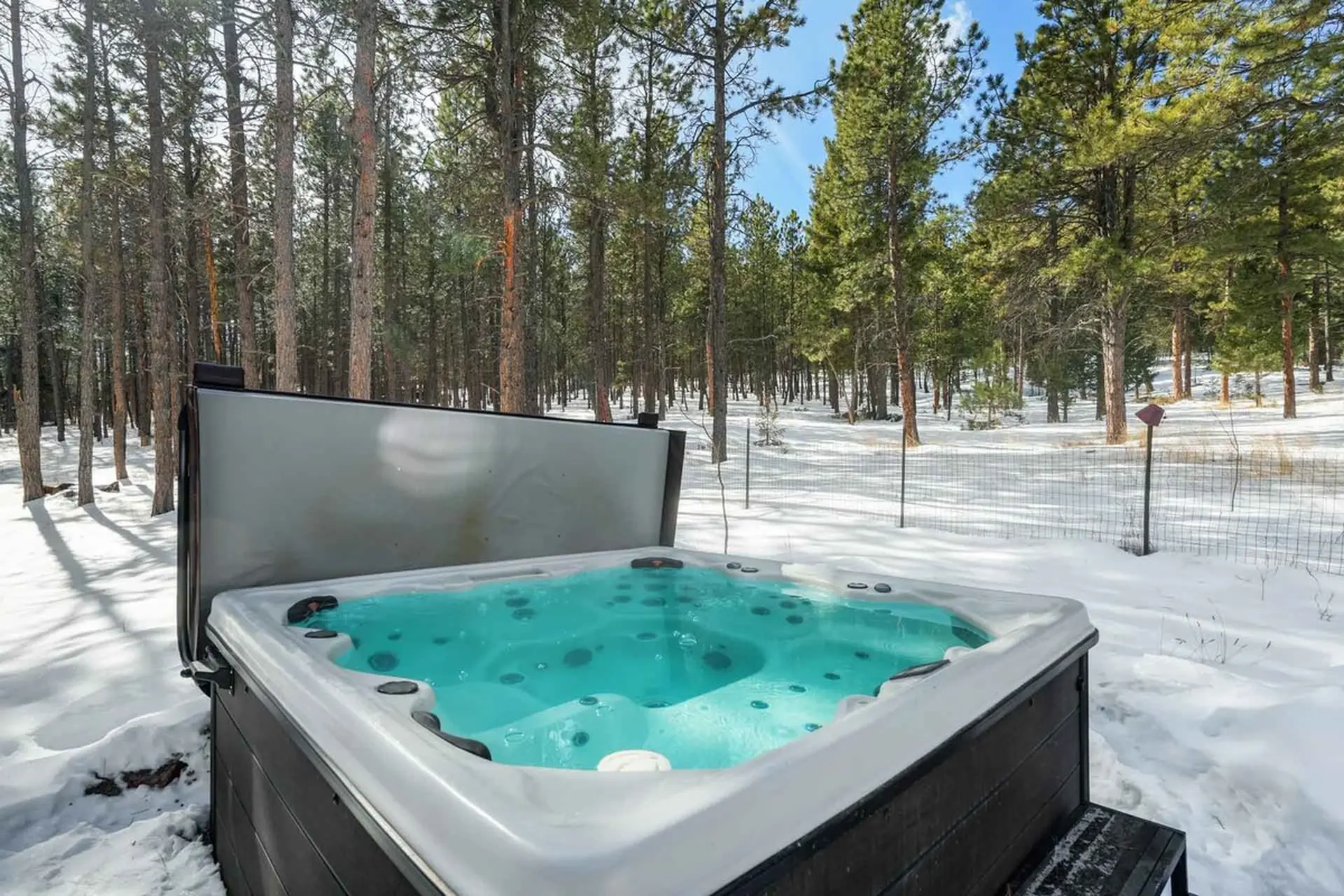 Moose Tracks Cabin! Hot Tub|BBQ|Billiards Groups