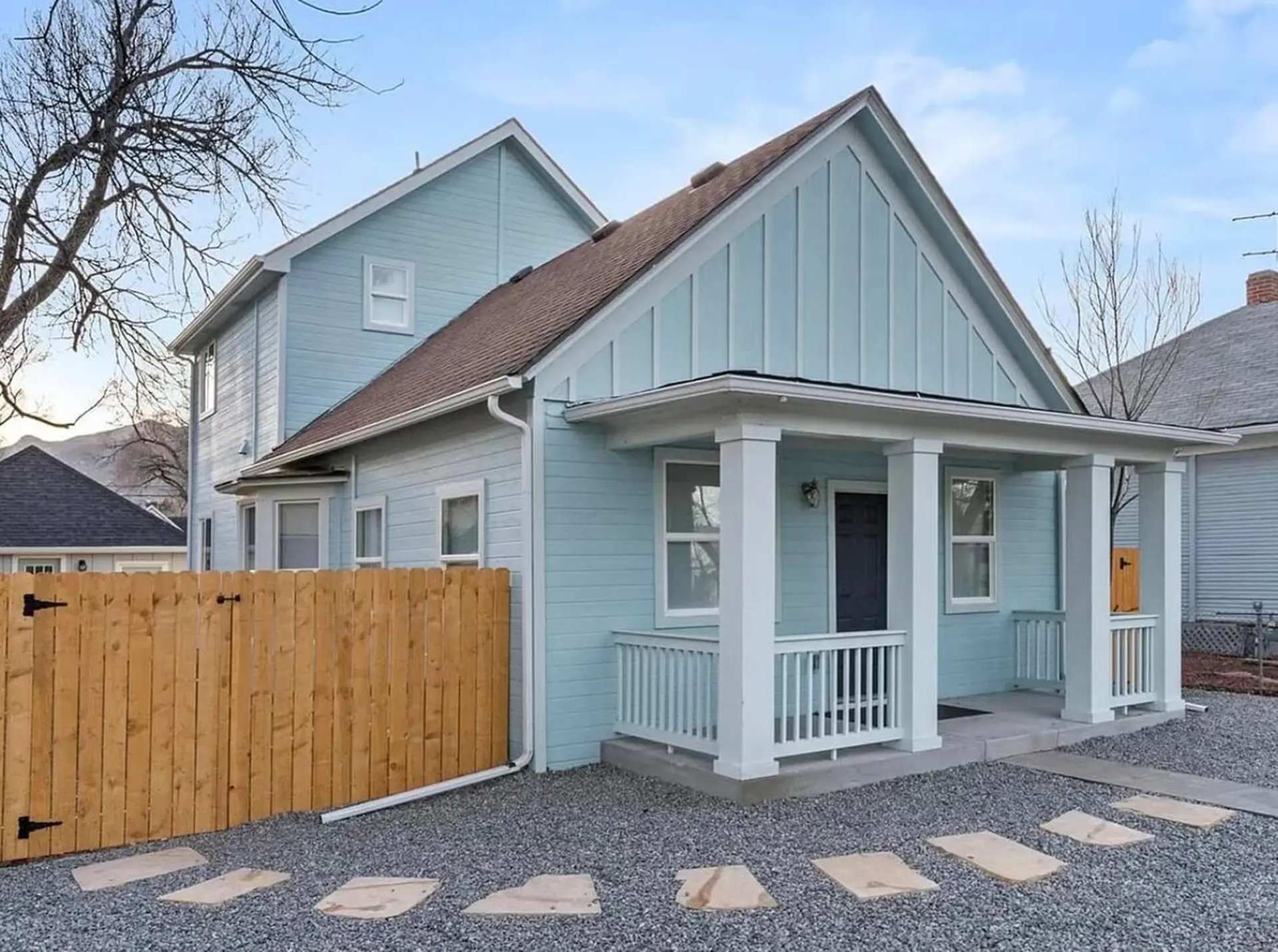 Baby Blue! Hot Tub! Elegant Kitchen & Bathrooms!