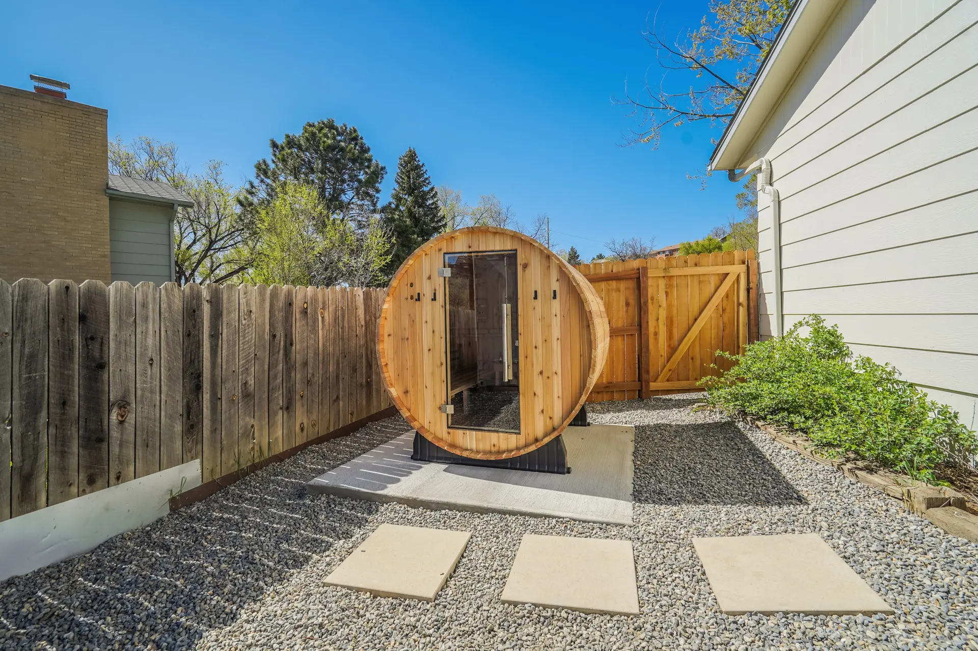 Tonka Valley! Barrel Sauna Hot Tub Putting Green