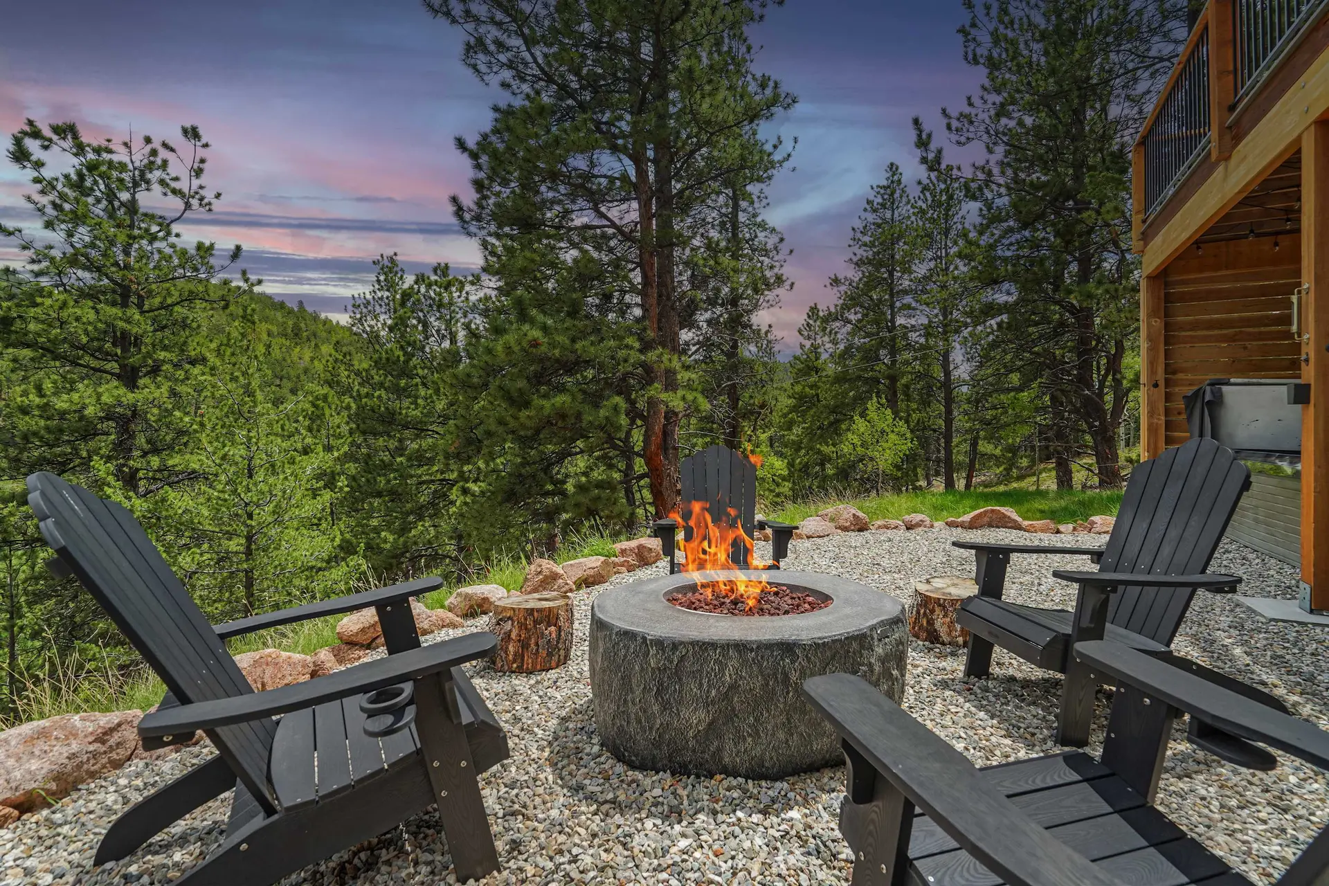 Valley Vista Lodge! Mtn View, Hot Tub, Fire-pit