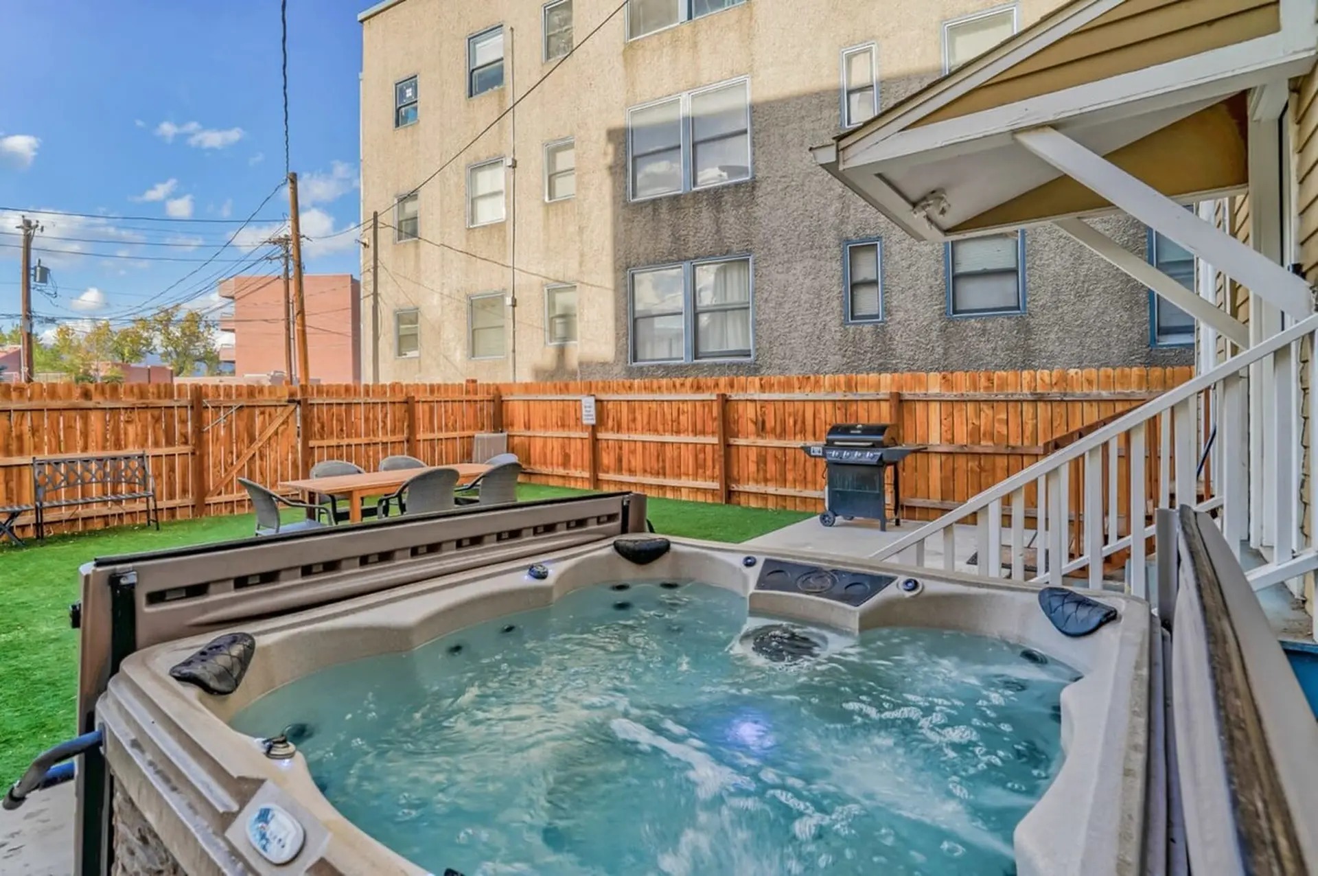 Crescent Penthouse! Downtown | Hot Tub | Golf