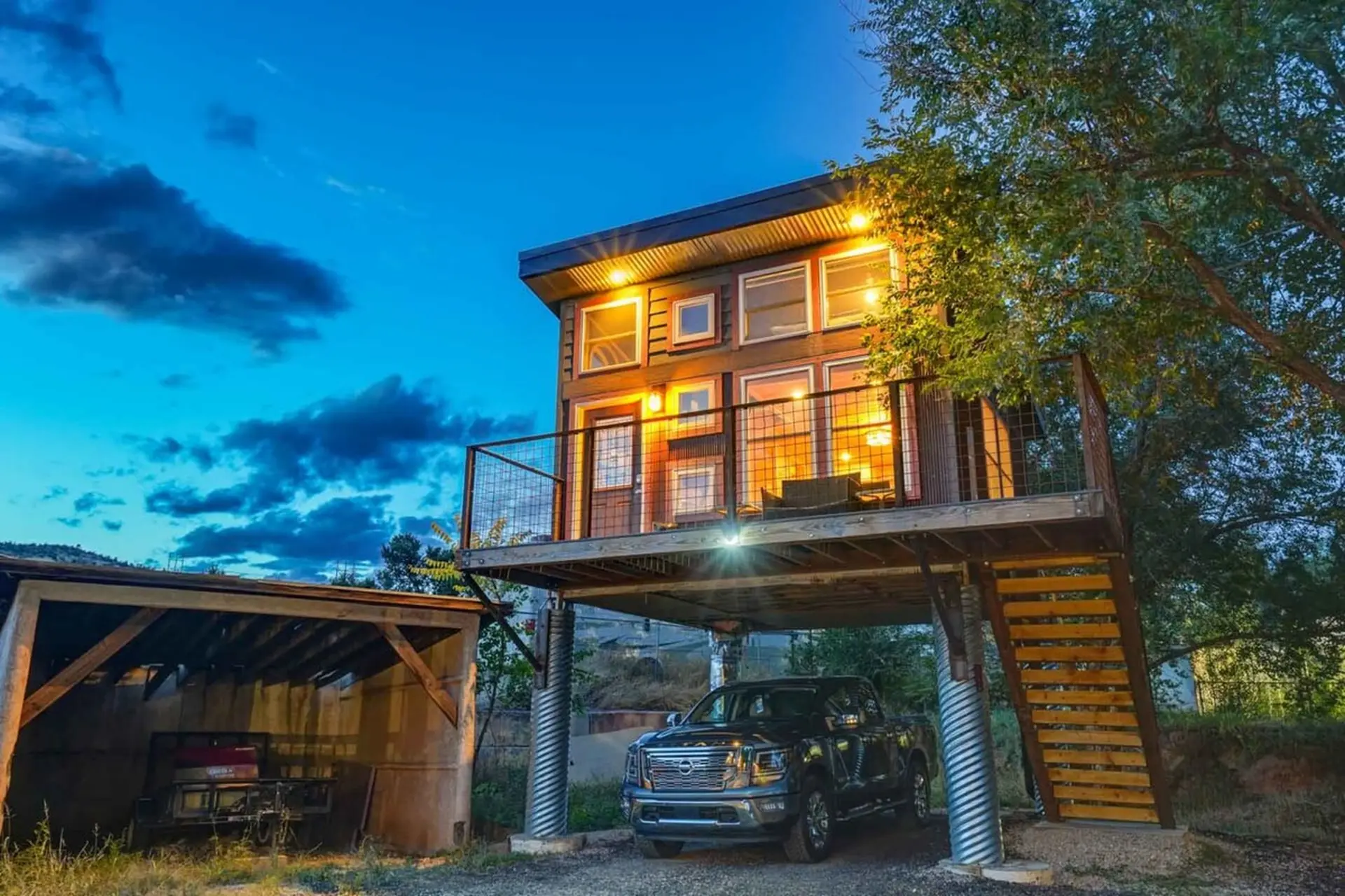 Red Rock Treehouse! Unique in Old Colorado City!