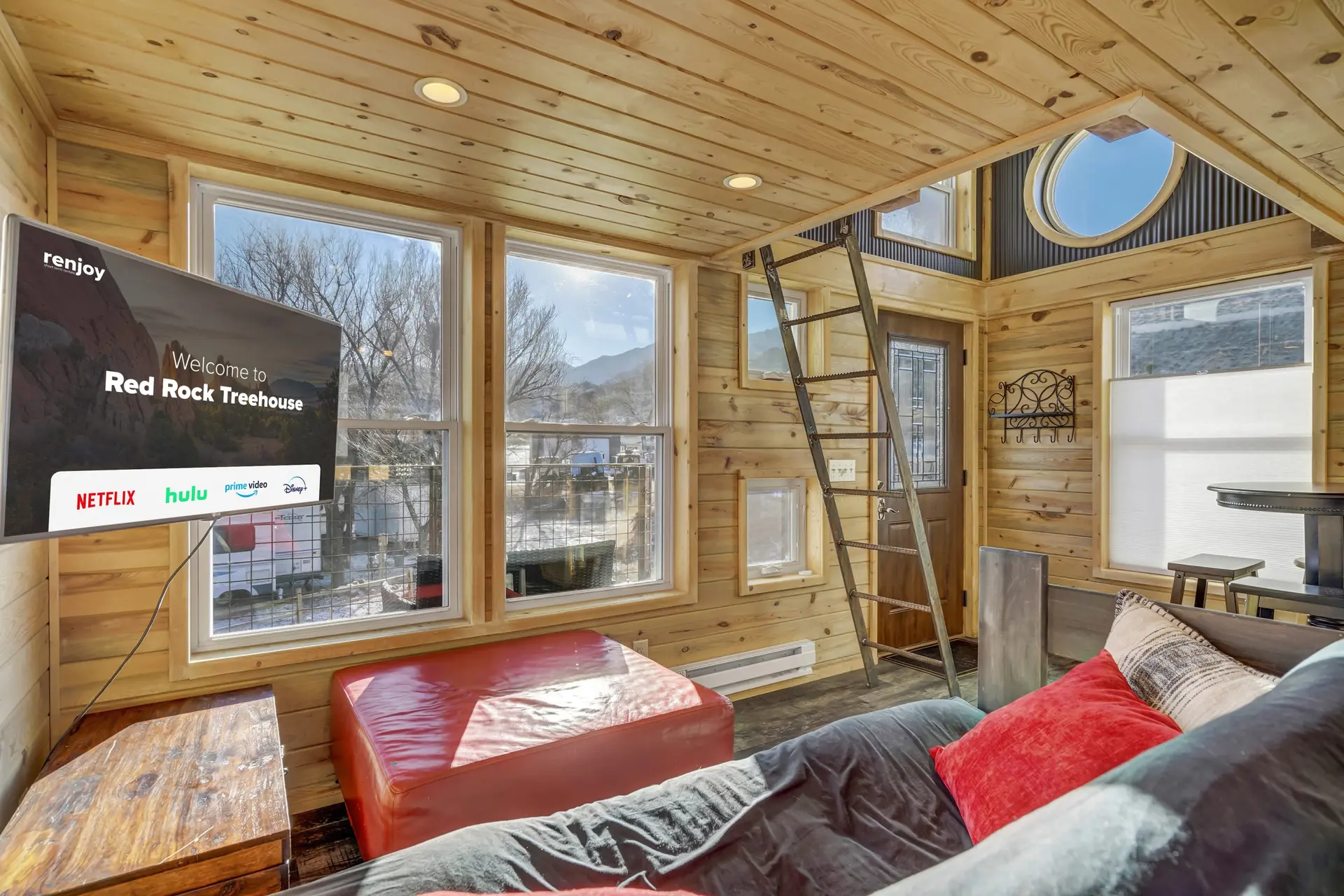 Red Rock Treehouse! Unique in Old Colorado City!