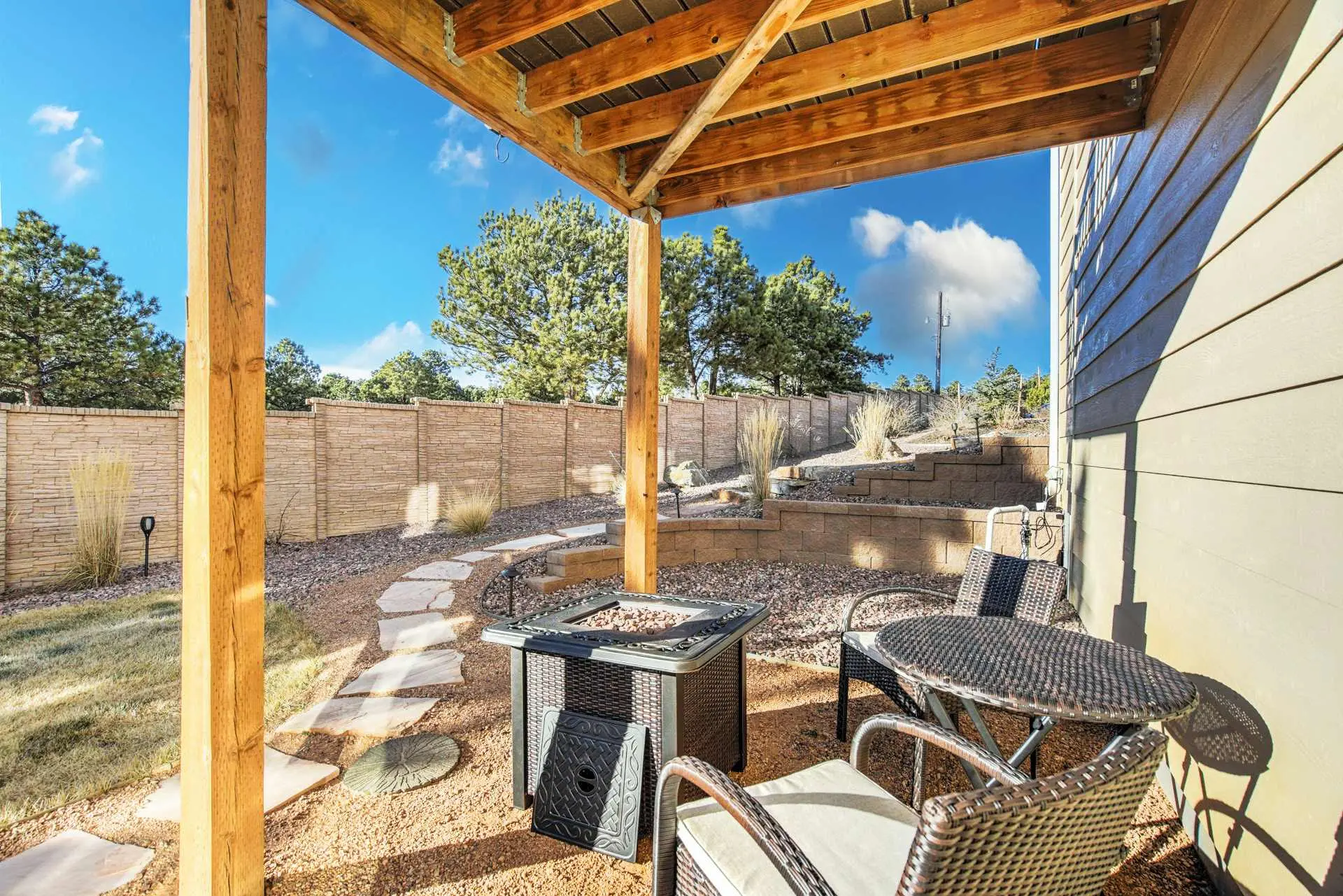 Lindenmere Retreat! Private Suite w Fire Pit