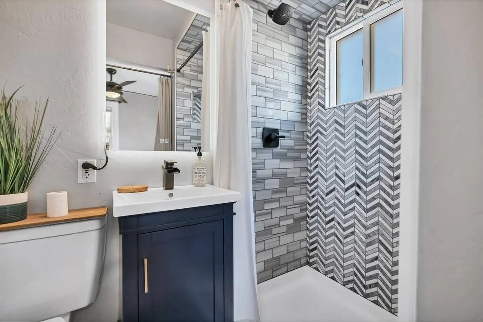 Casa Mosaic! Downtown w BBQ & Workspace!