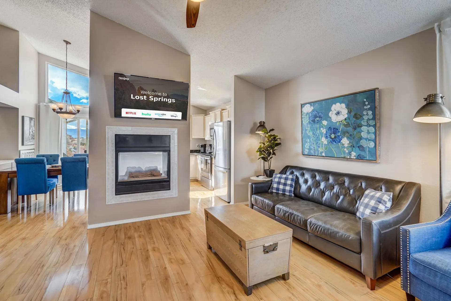 Lost Springs! Spacious Retreat w Stunning Views