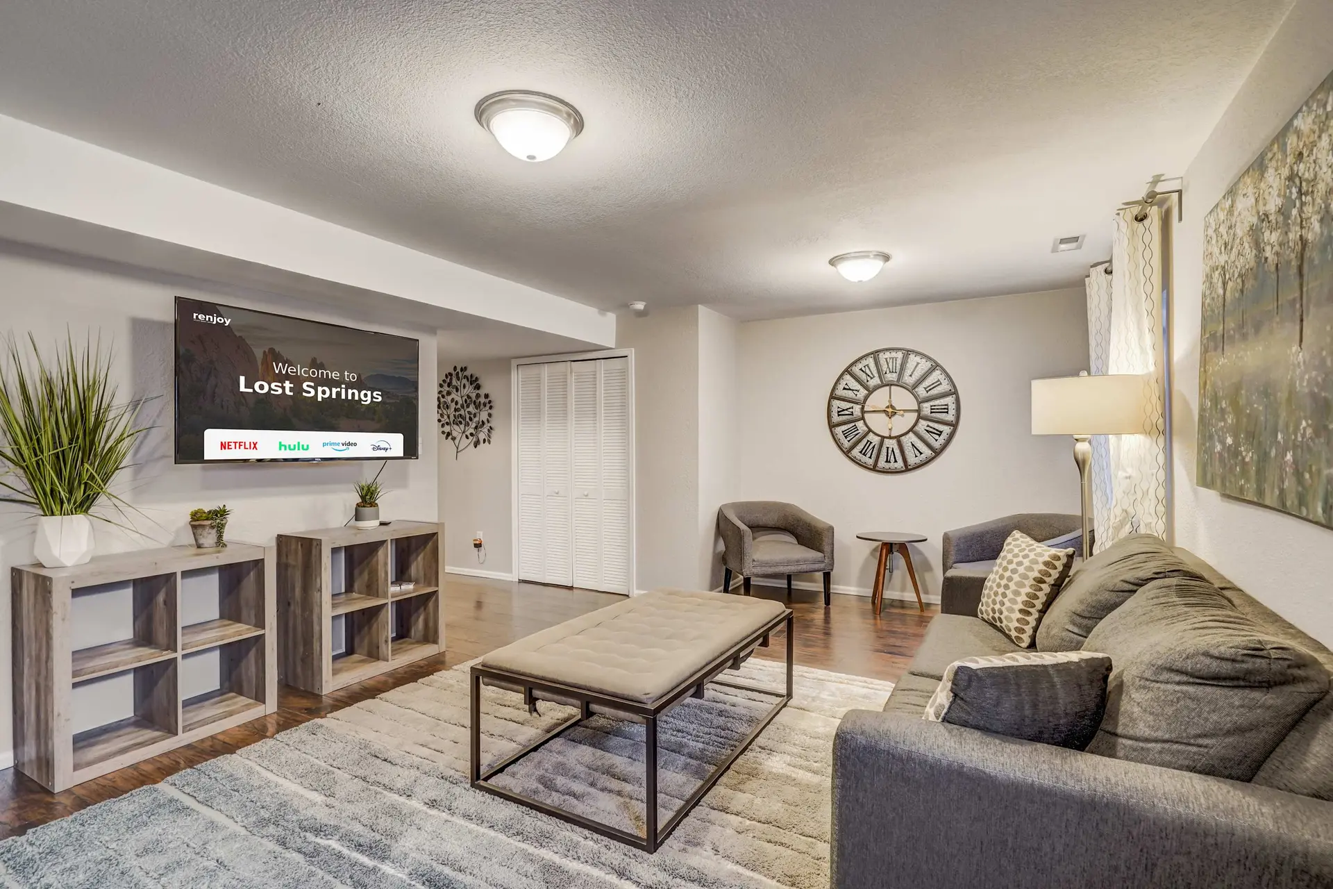 Lost Springs! Spacious Retreat w Stunning Views