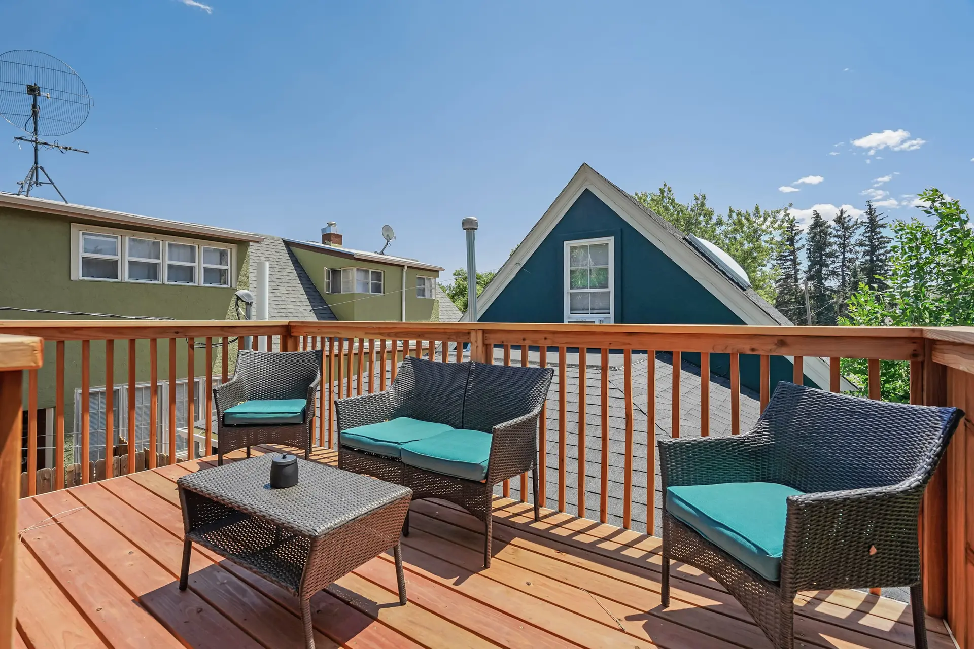 Neighborly Heights! Downtown Holiday Home w BBQ &