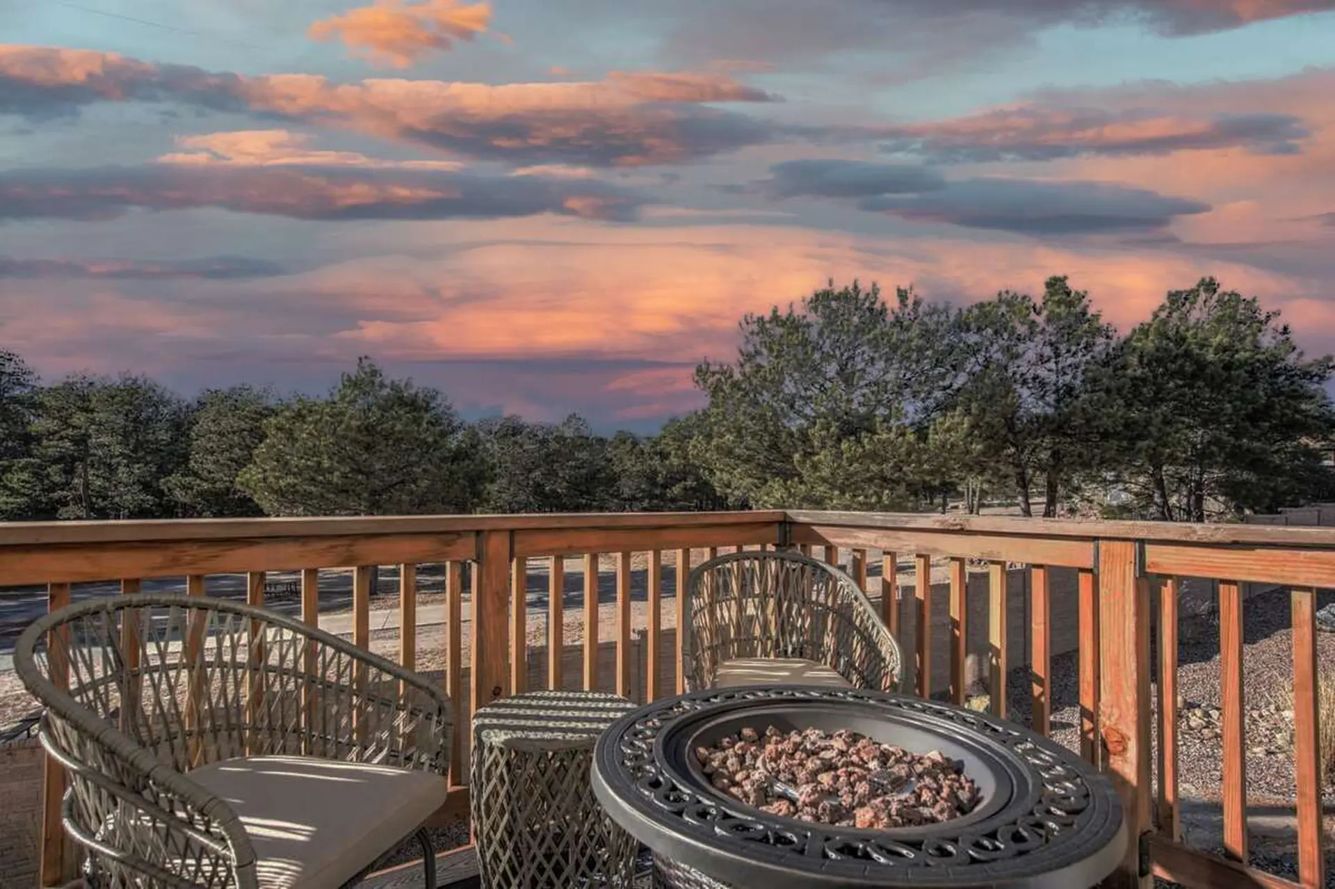Lindenmere Estate! Chic Villa w Game Loft & BBQ