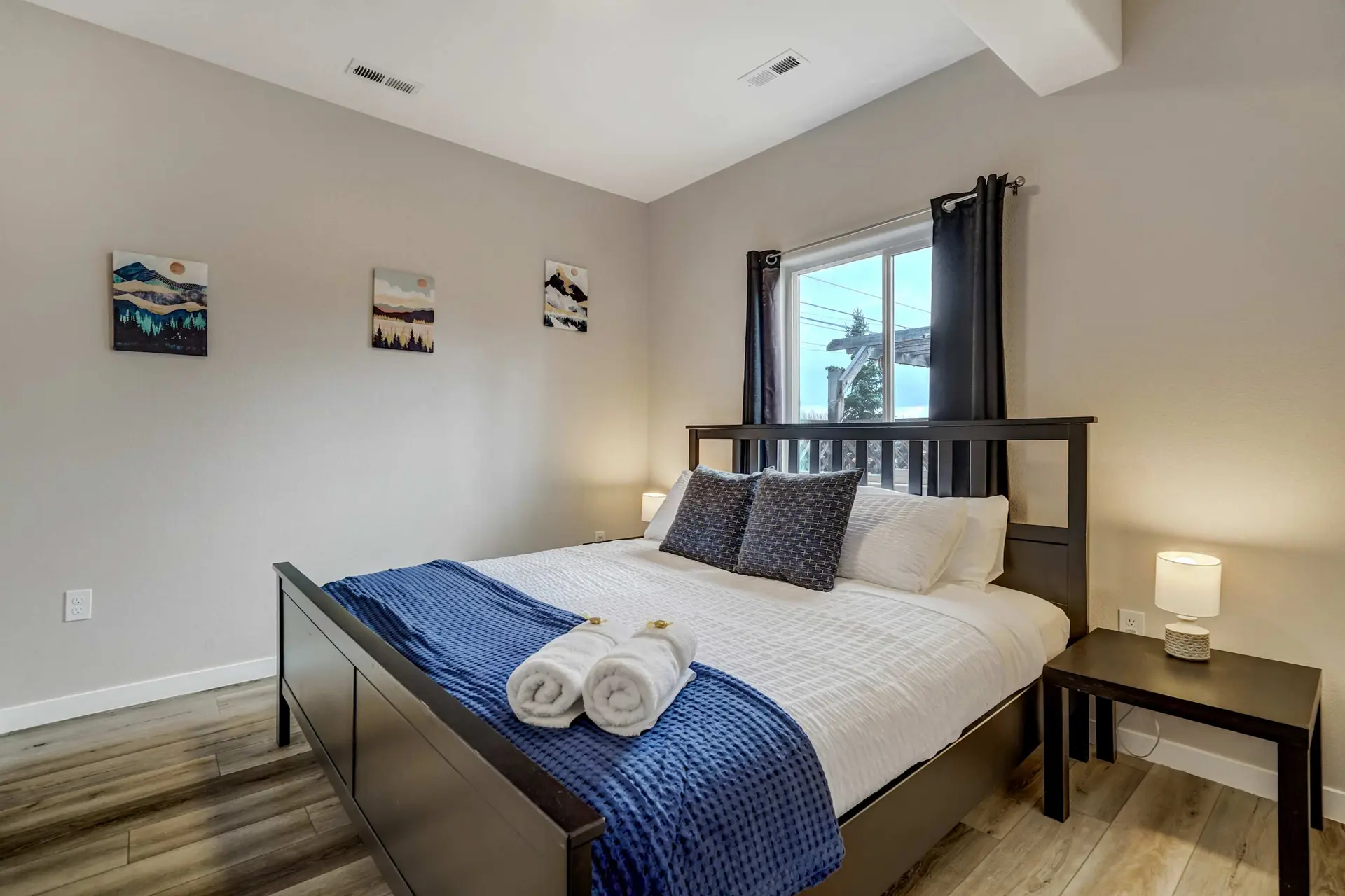 Parkside Ridge! Cozy Escape w/Hot Tub & Views