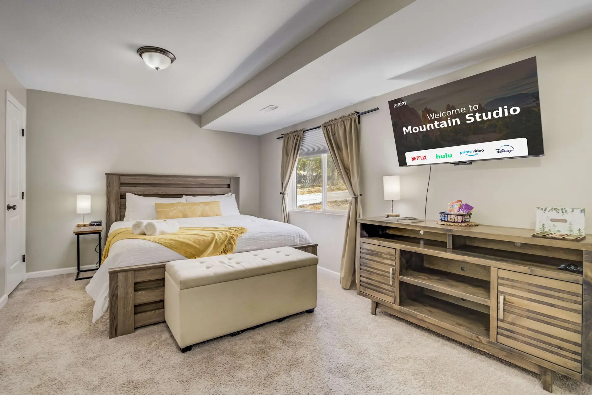 Mountain Studio! Cozy Escape with Stunning Views