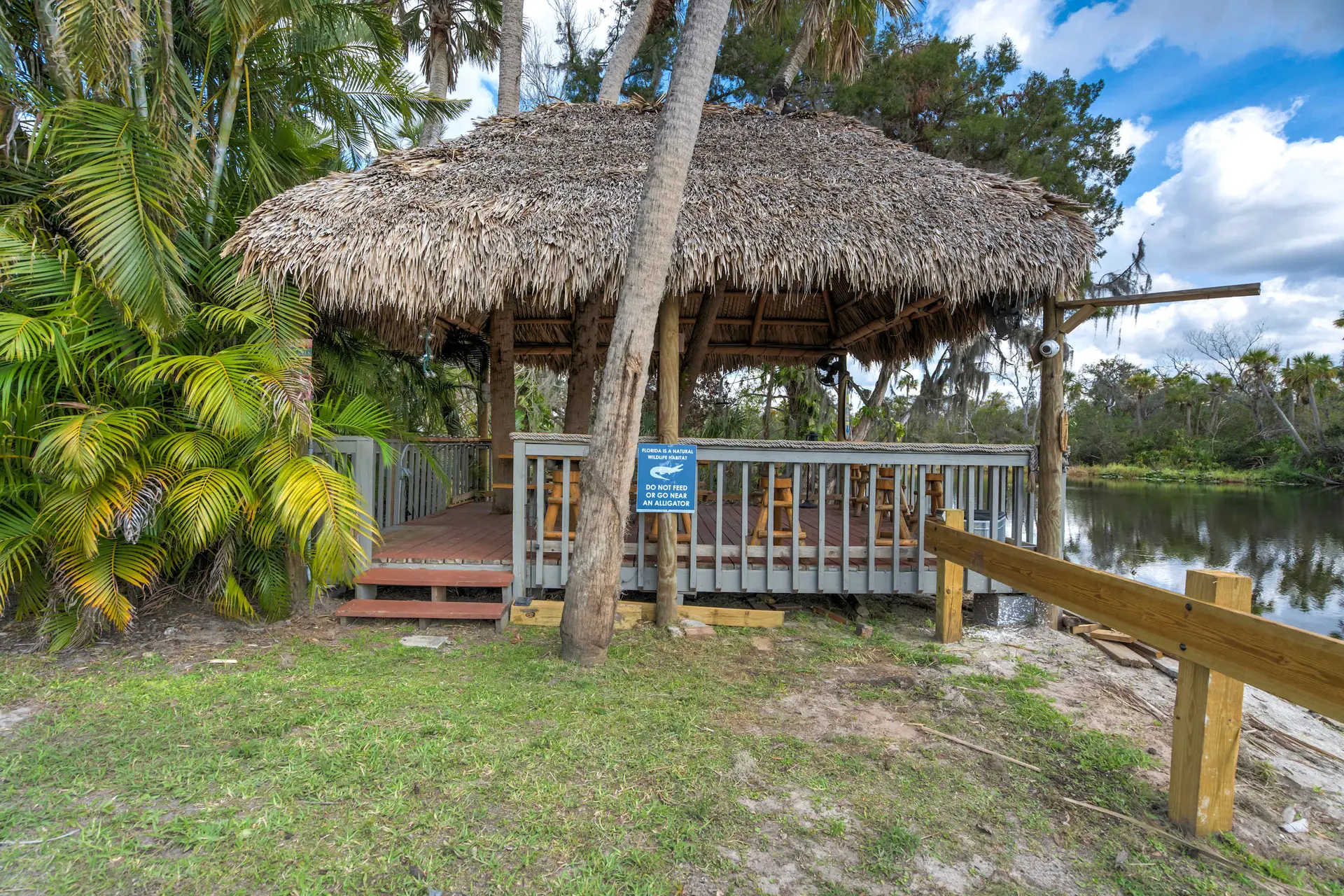 Riverside Breeze! Tropical Retreat w Tiki Hut