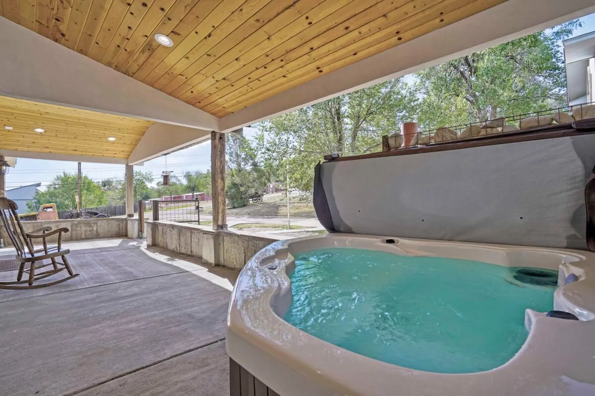 Red Rock Farmhouse! Hot Tub, Fire Pit & Trails