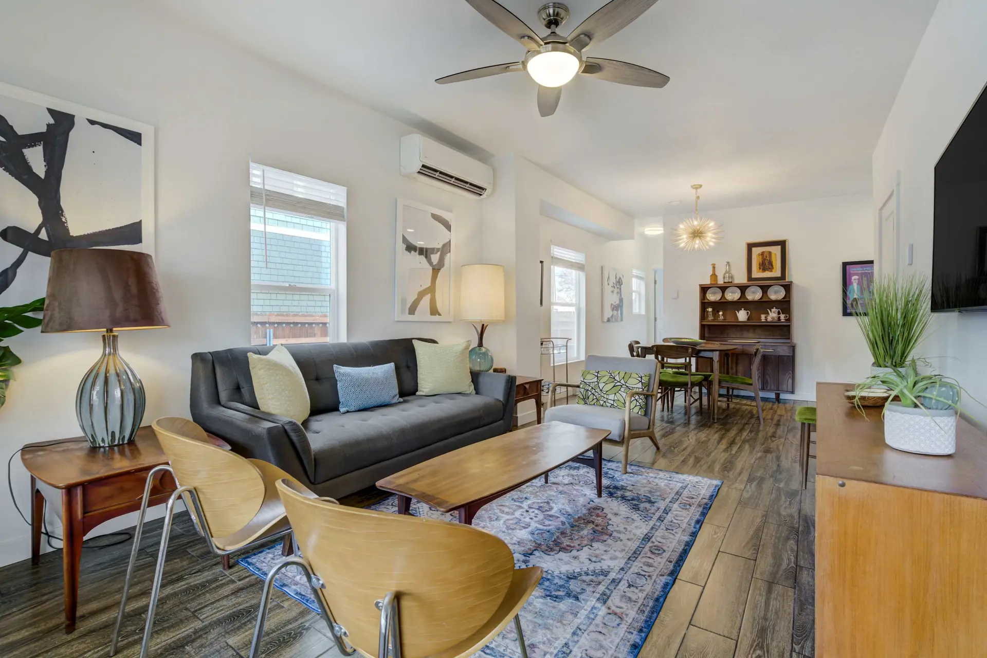 Modern Edge! Cozy & Stylish Downtown Retreat