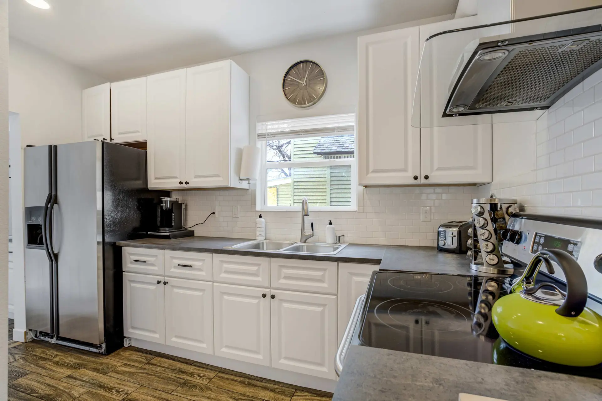 Modern Edge! Cozy & Stylish Downtown Retreat