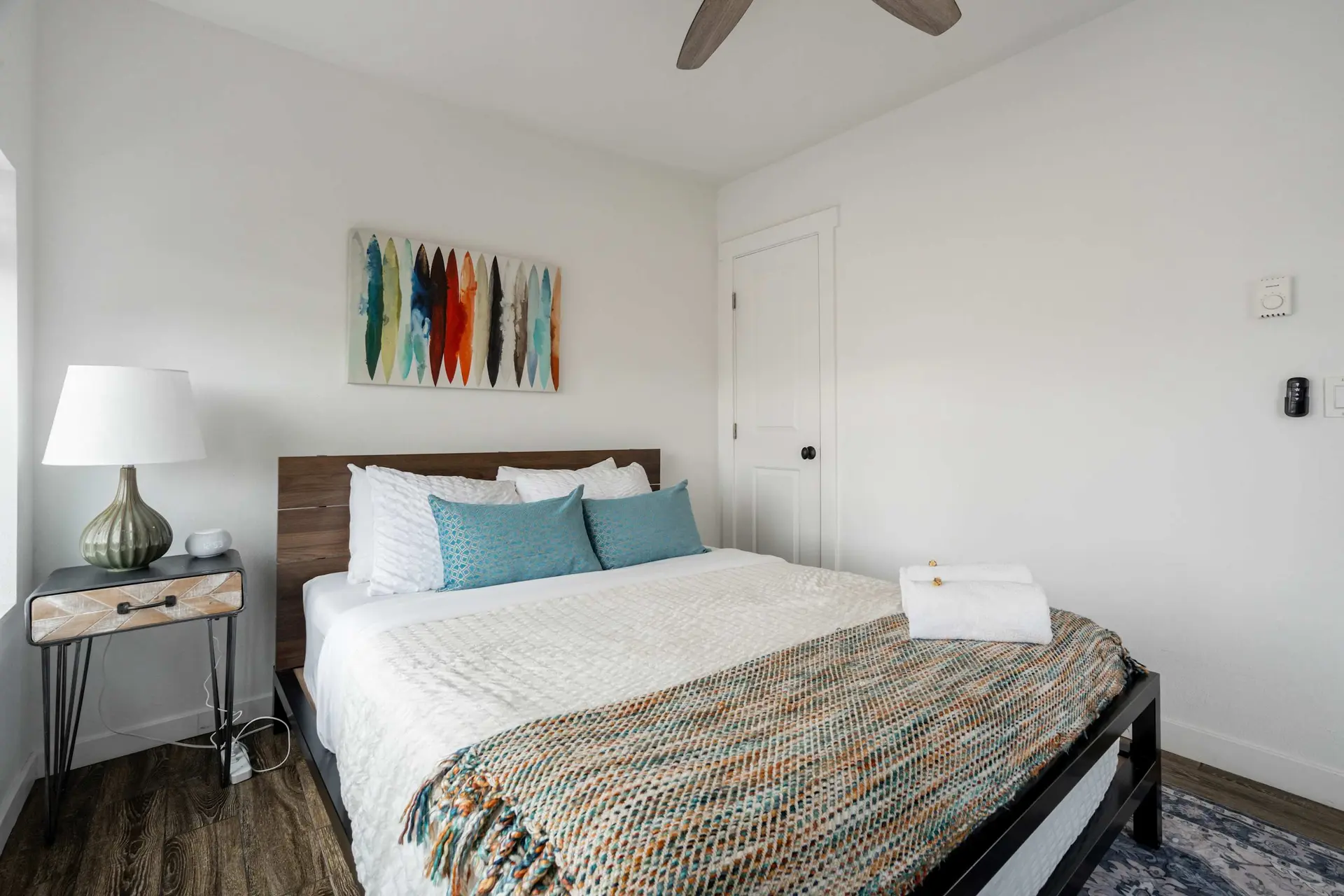 Modern Edge! Cozy & Stylish Downtown Retreat