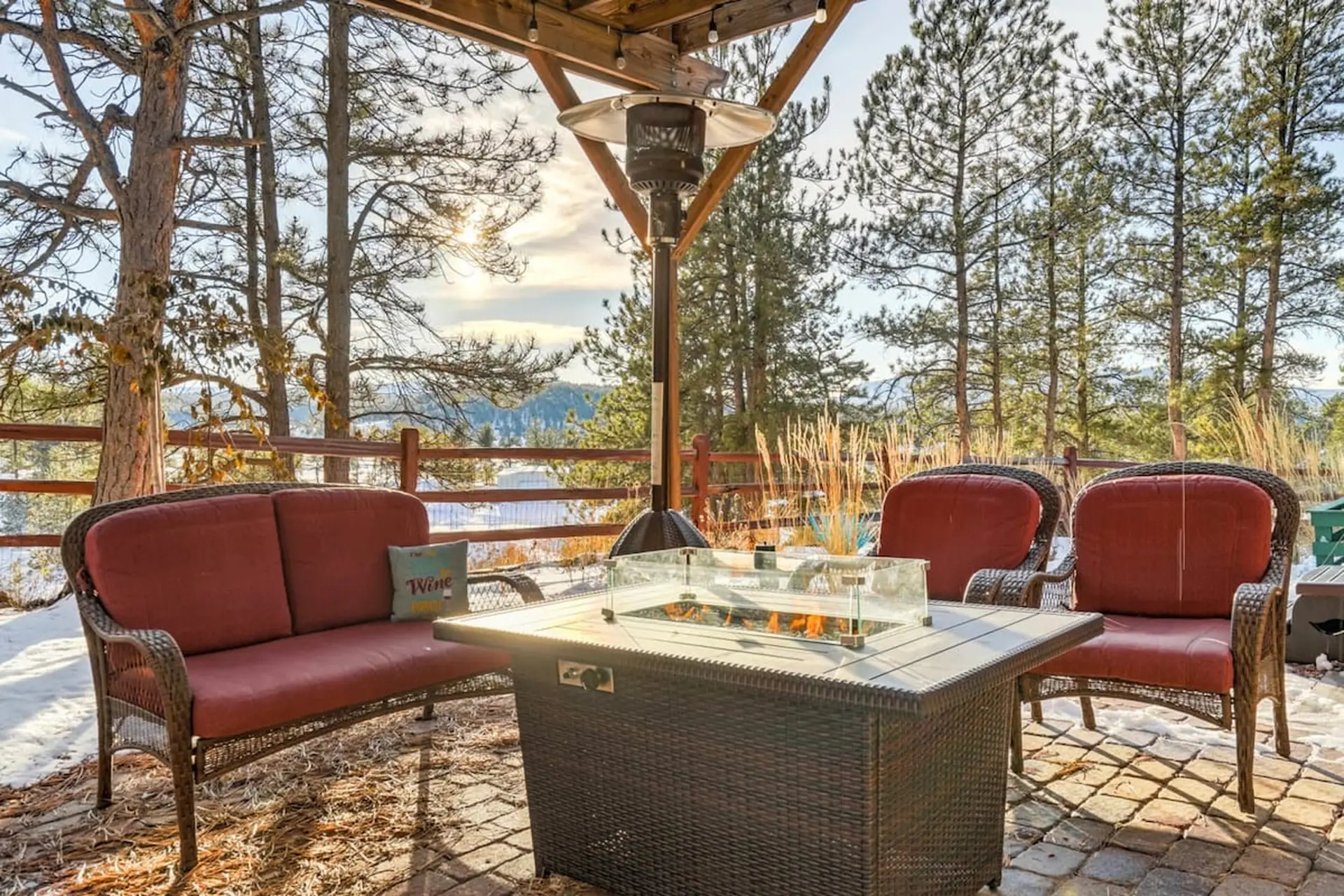 Crystal Retreat Cabin! Trails, BBQ, & Eco Escape