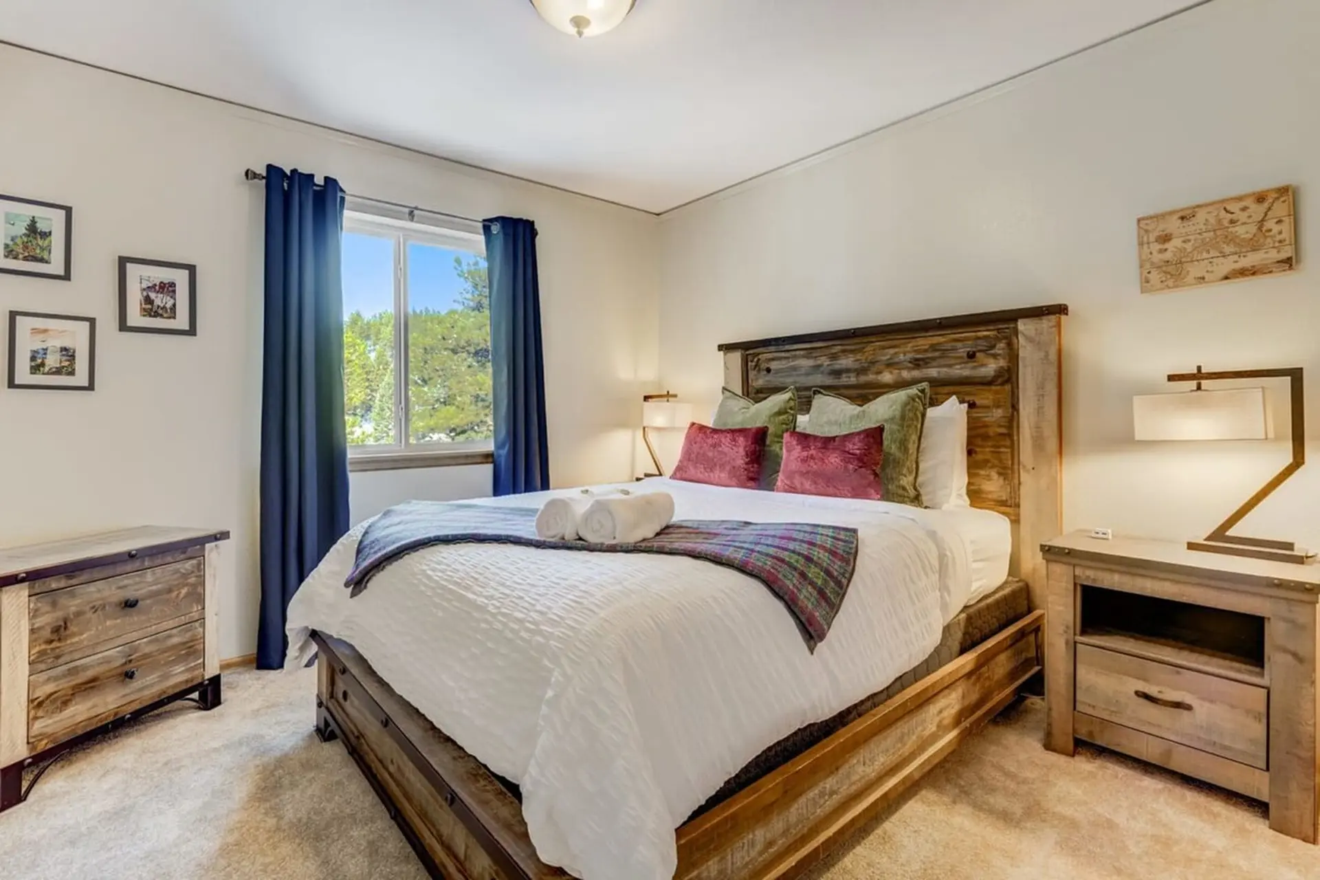 Crystal Retreat! BBQ, Trails & Private Hot Tub