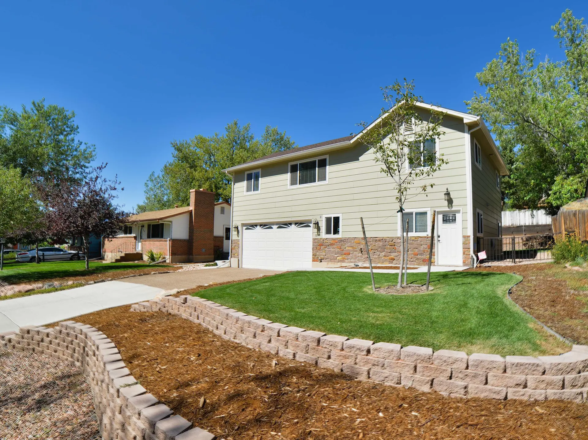 Crestview Place! 2 Mins to UCCS, Patio, and BBQ