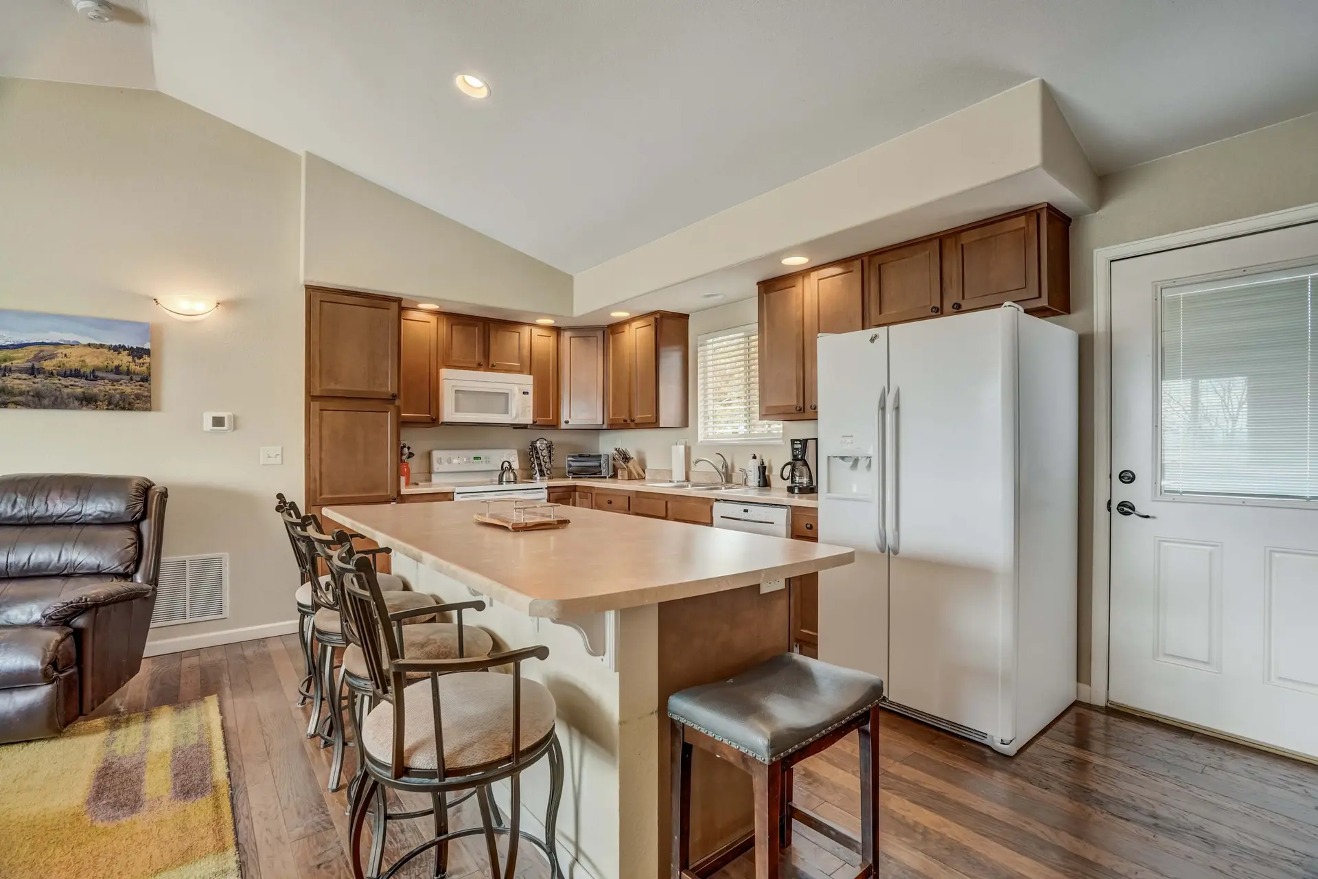 Crestview Place! 2 Mins to UCCS, Patio, and BBQ