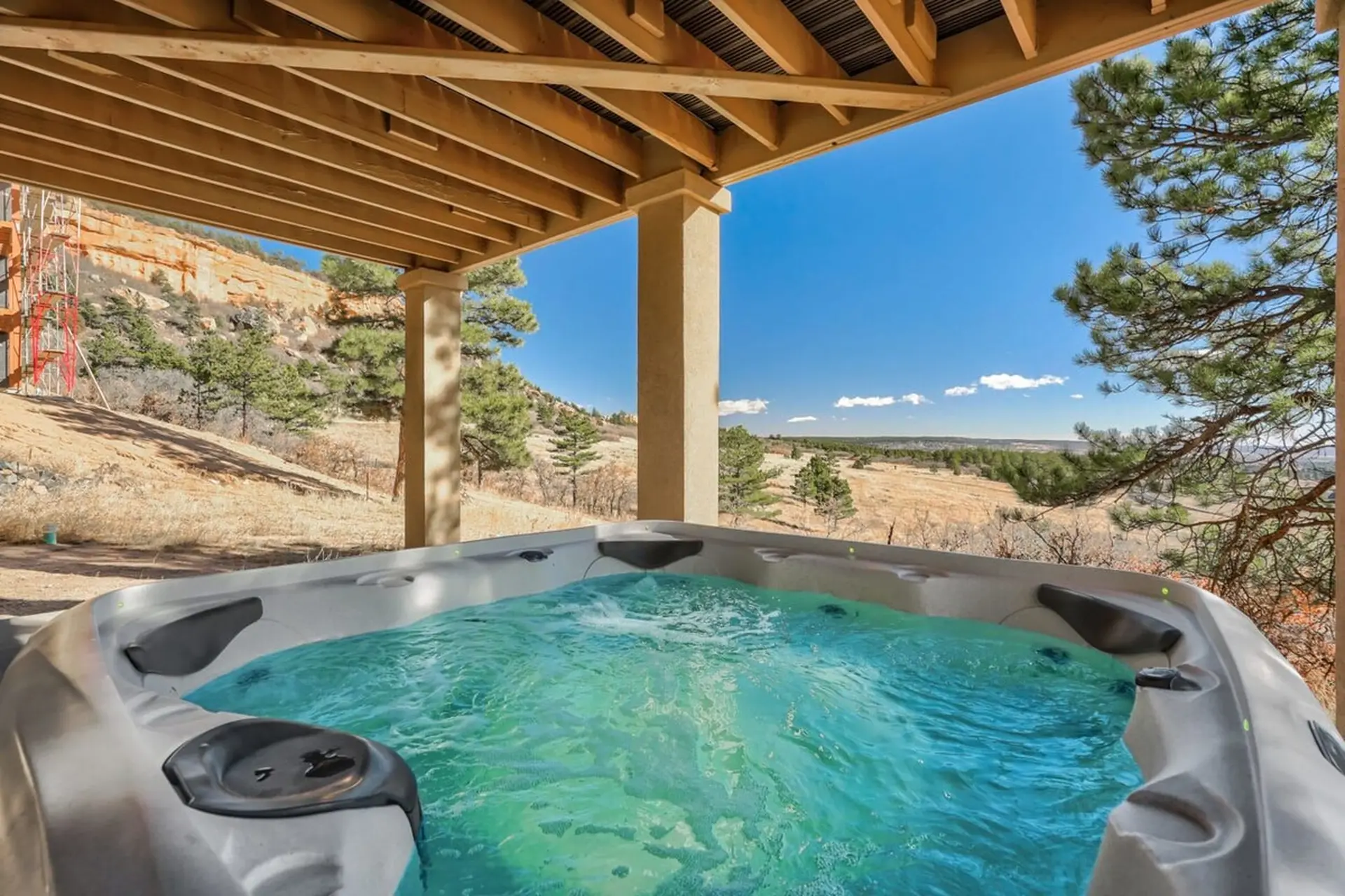 Stargazer Paradise! Hot Tub, Gym & Man Cave