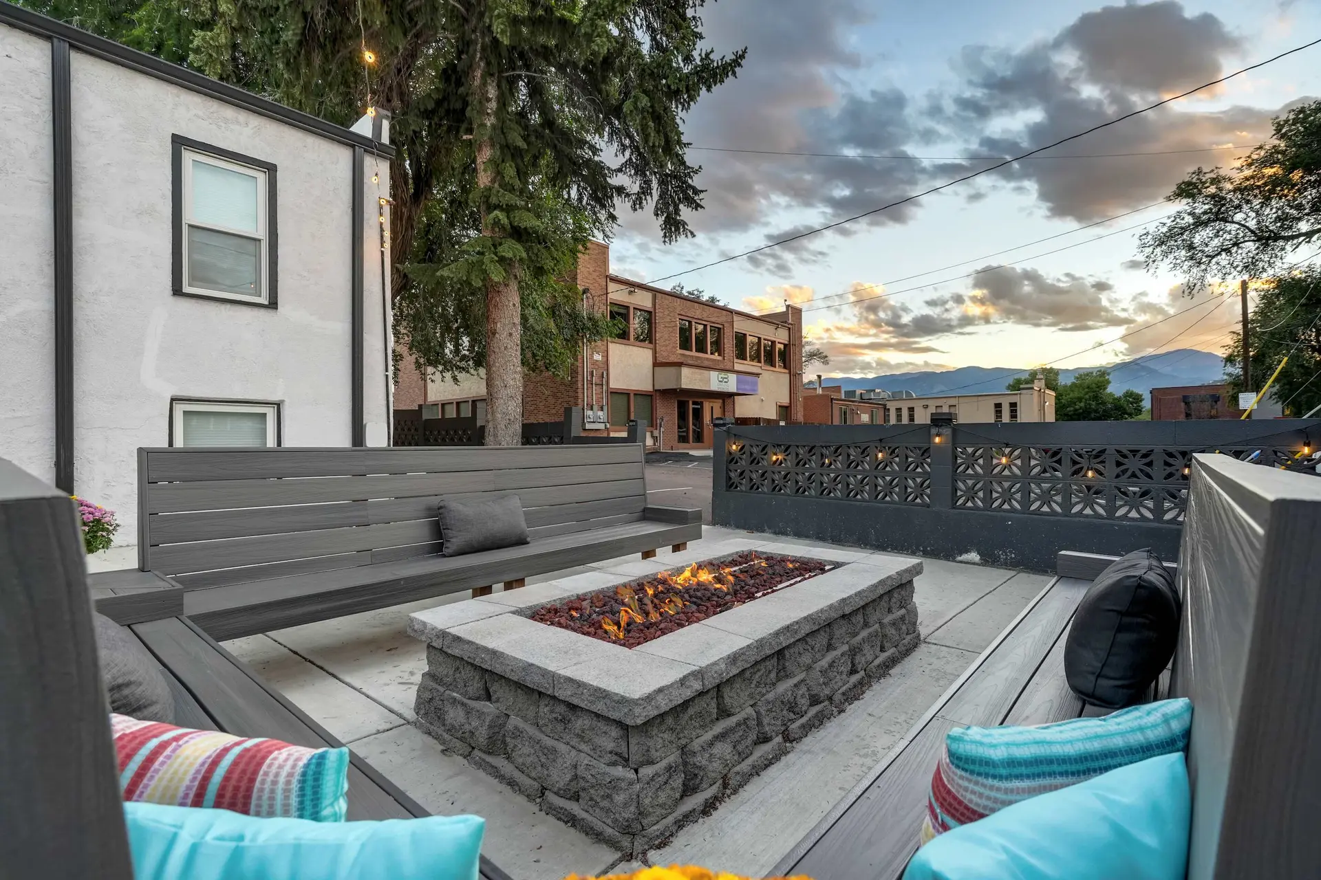 Pikes Charm! Apartment w/ Arcade, BBQ & Fire Pit