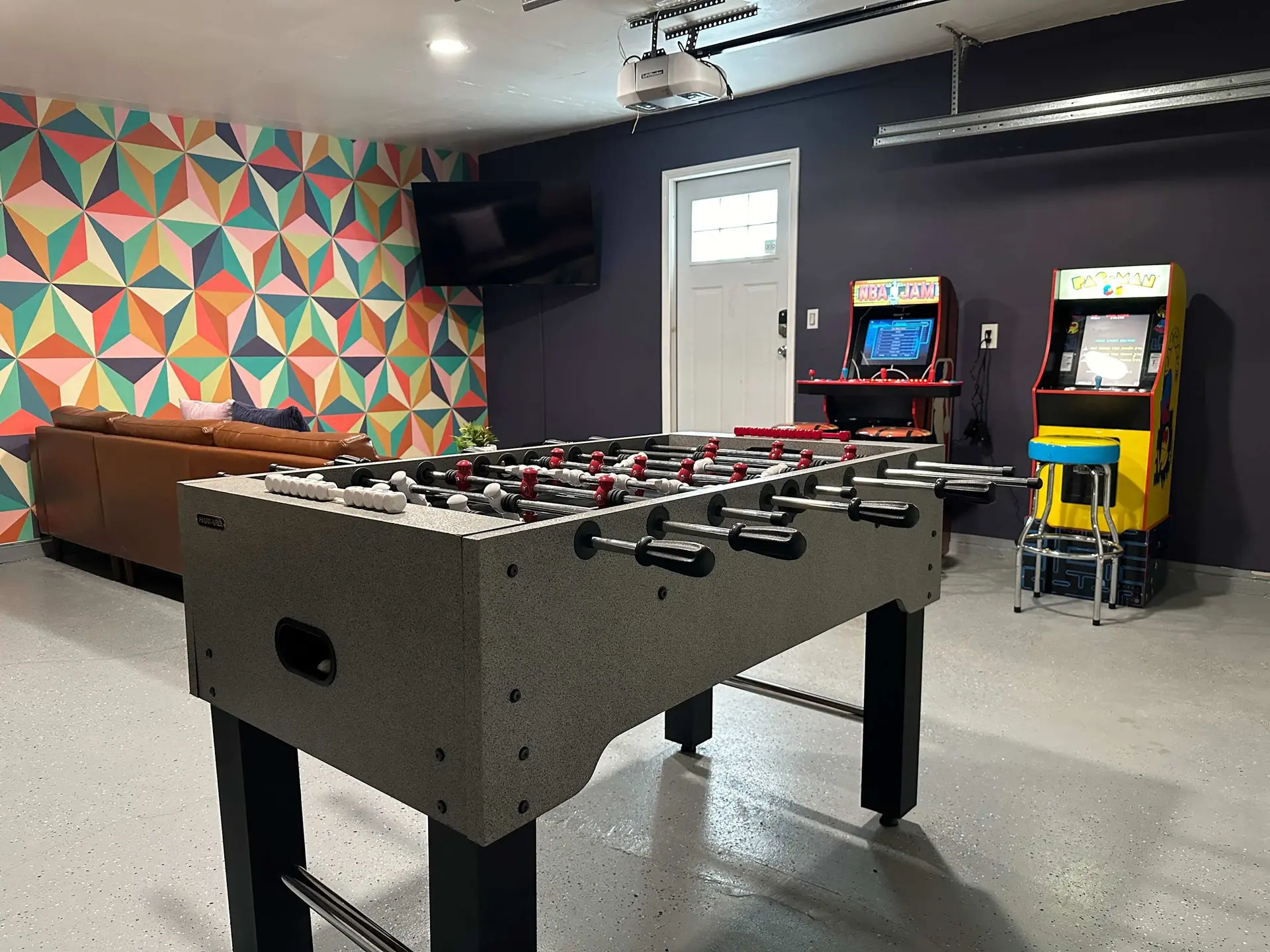 Pikes Charm! Apartment w/ Arcade, BBQ & Fire Pit