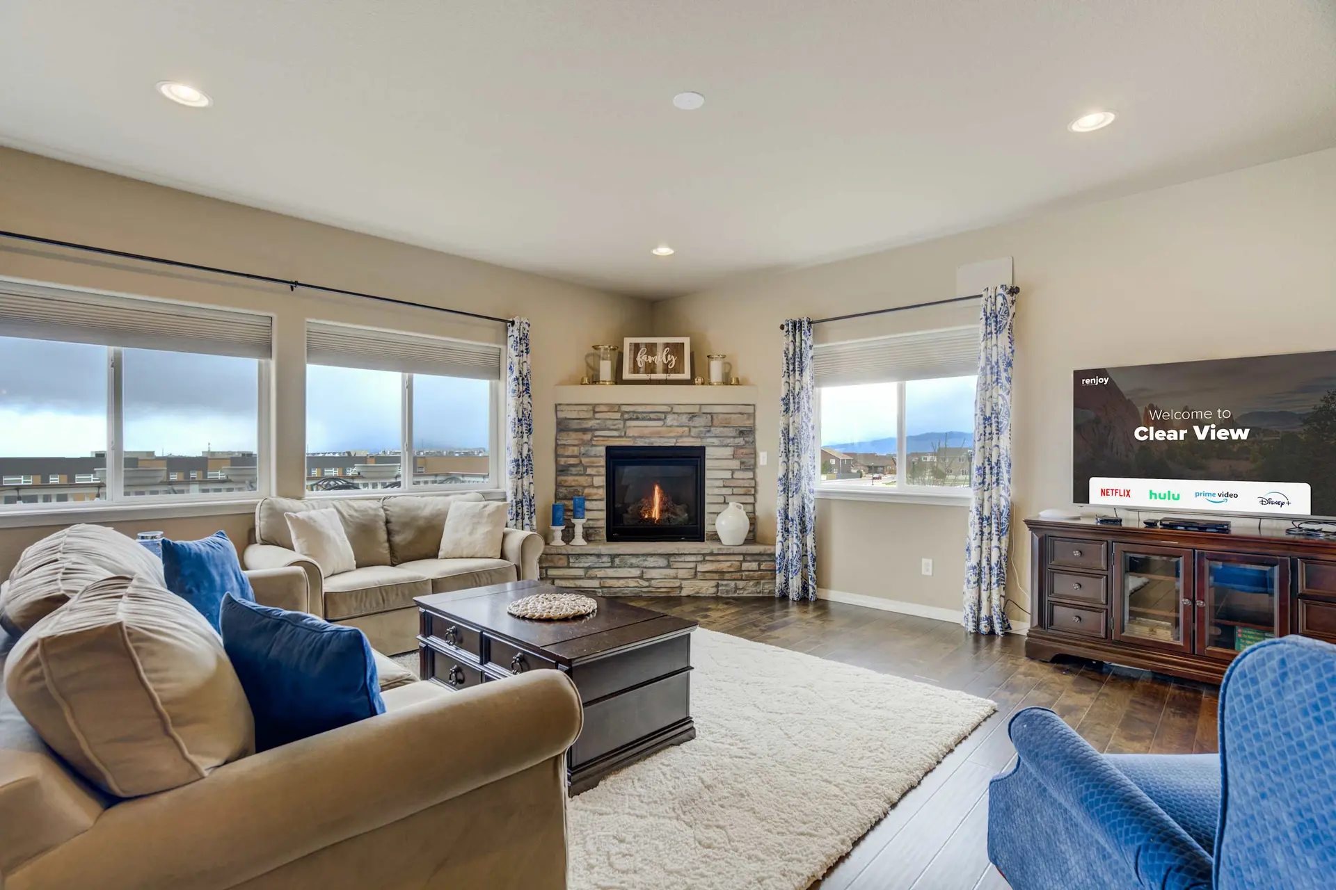 Clear Estate! Spacious Retreat with BBQ & Views