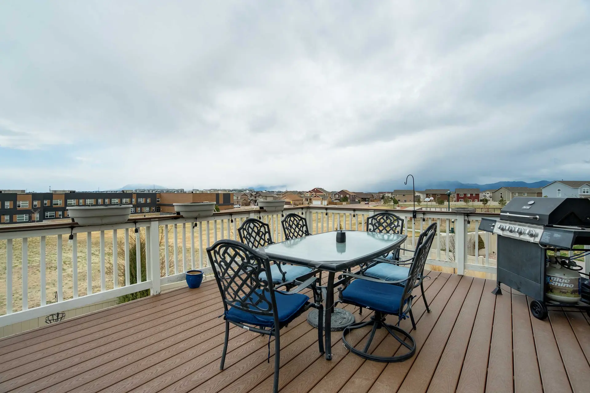 Clear Estate! Spacious Retreat with BBQ & Views