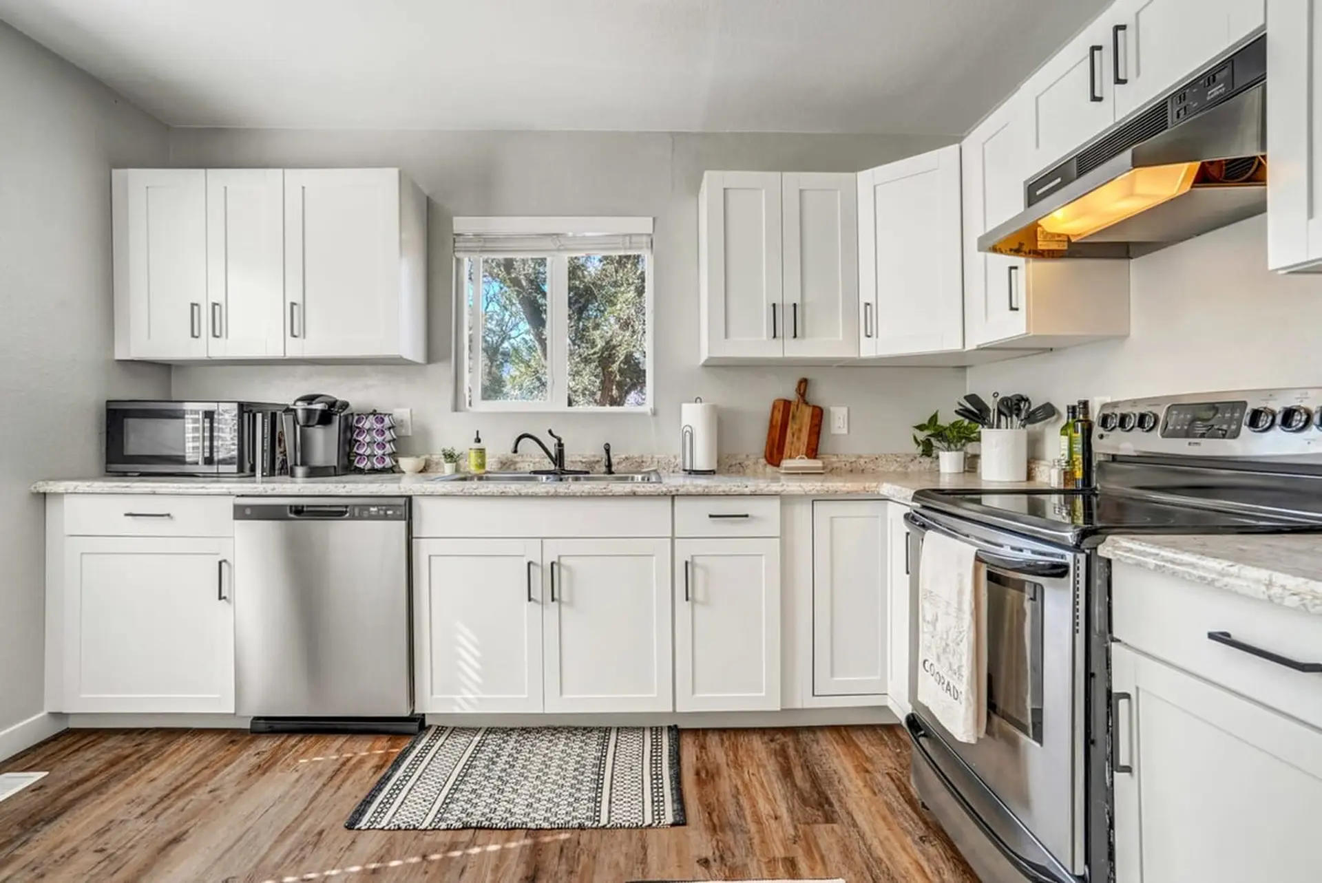 Nested Bungalow – Stylish Retreat w/Fire Pit & BBQ
