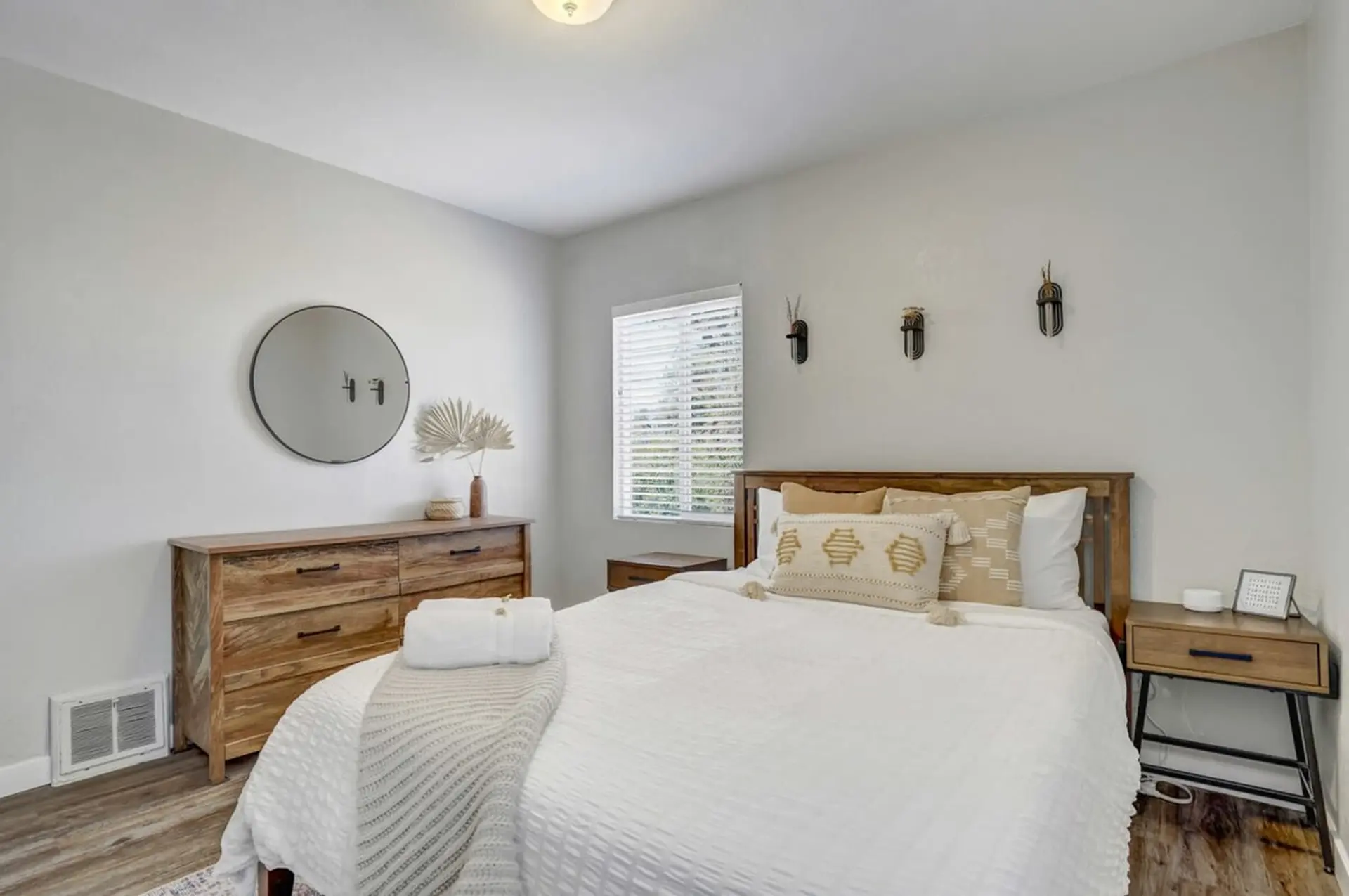 Nested Bungalow – Stylish Retreat w/Fire Pit & BBQ