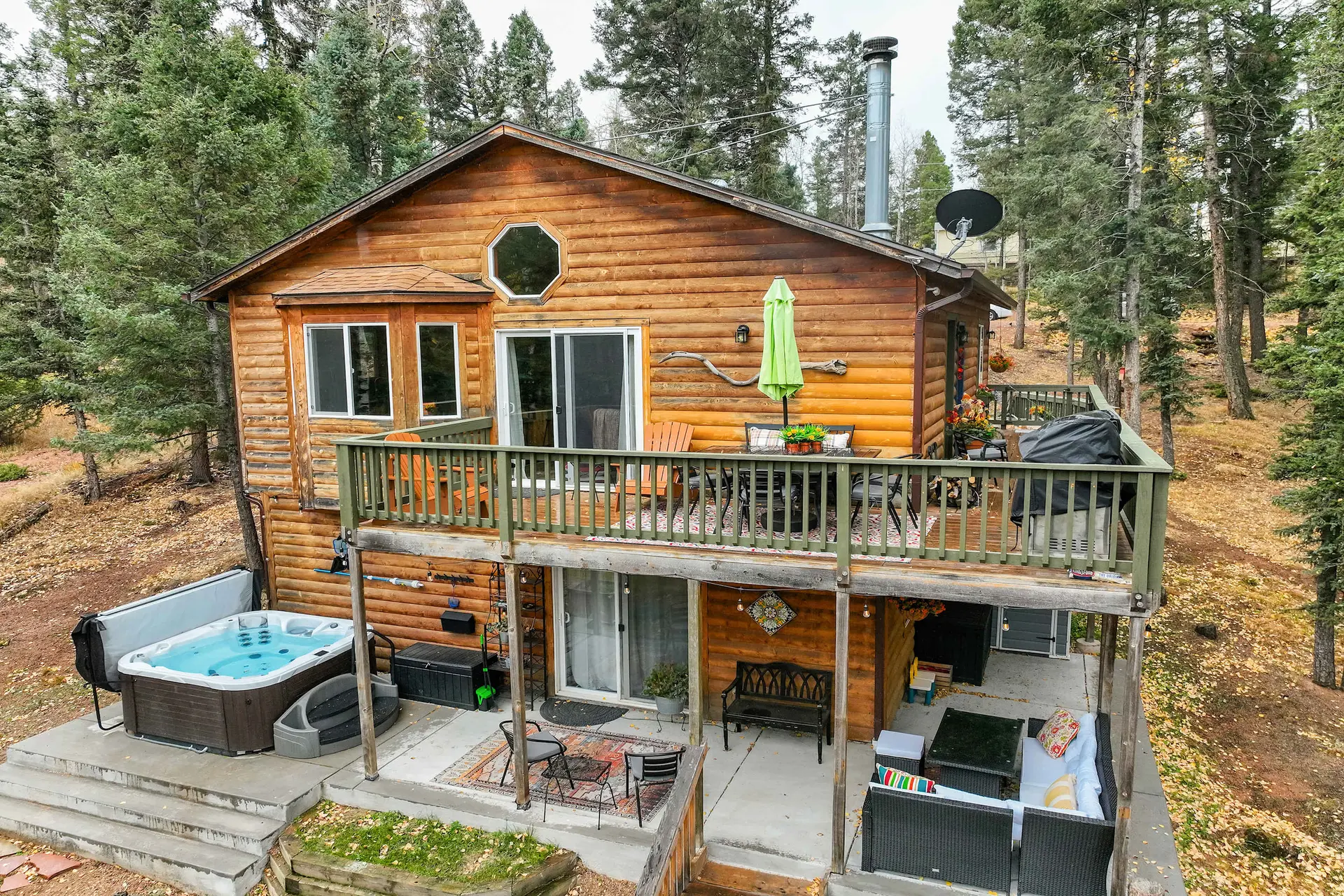 Pinetop Cabin! Hot Tub, BBQ, Arcade & Scenic Views