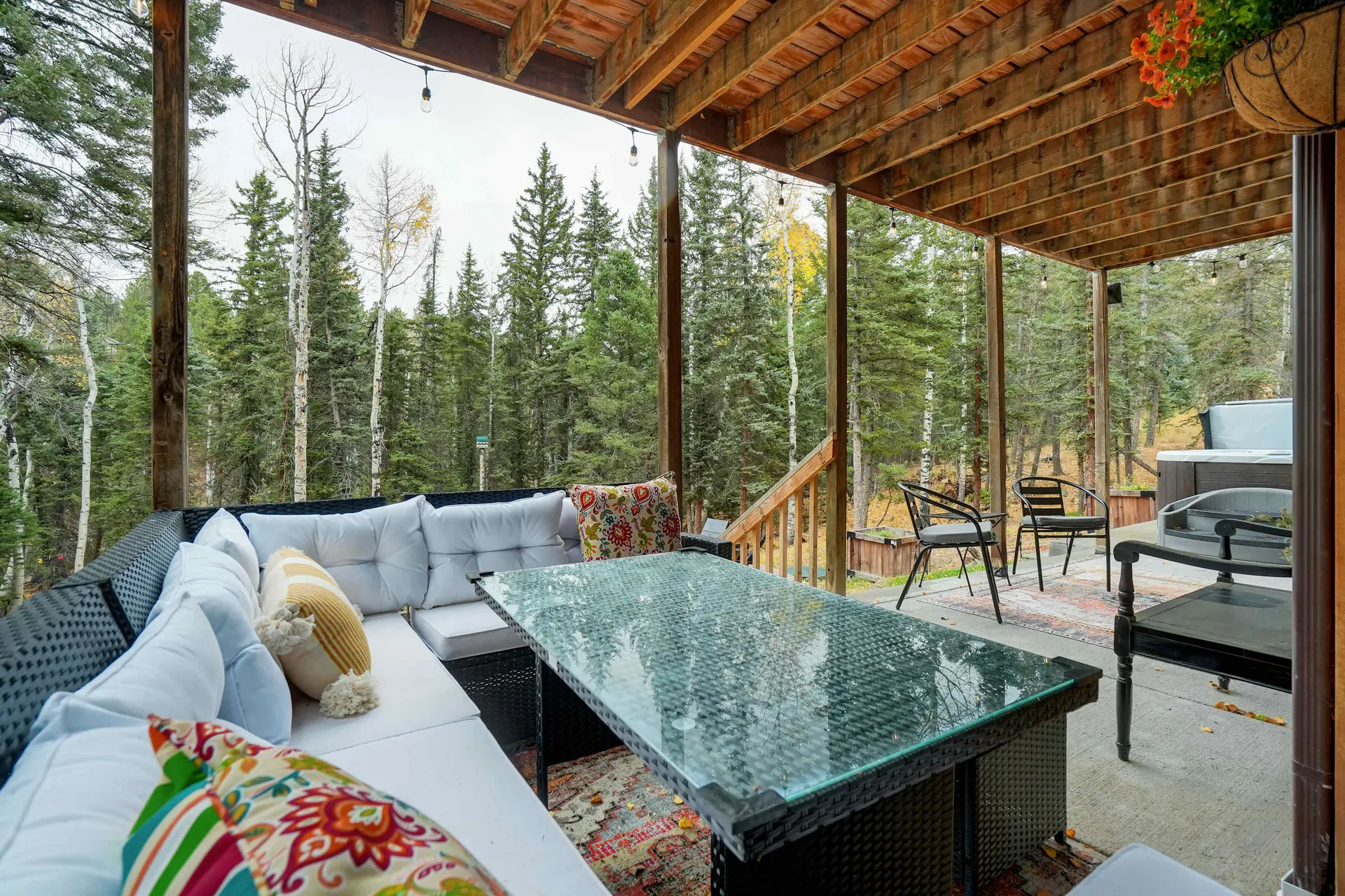 Pinetop Cabin! Hot Tub, BBQ, Arcade & Scenic Views