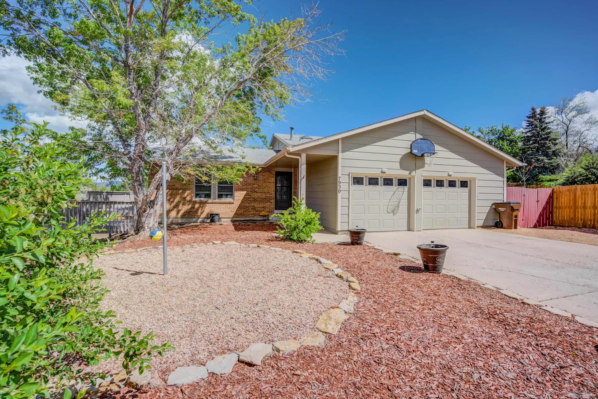 Iron View! Hot Tub, Fire Pit & Breathtaking Views