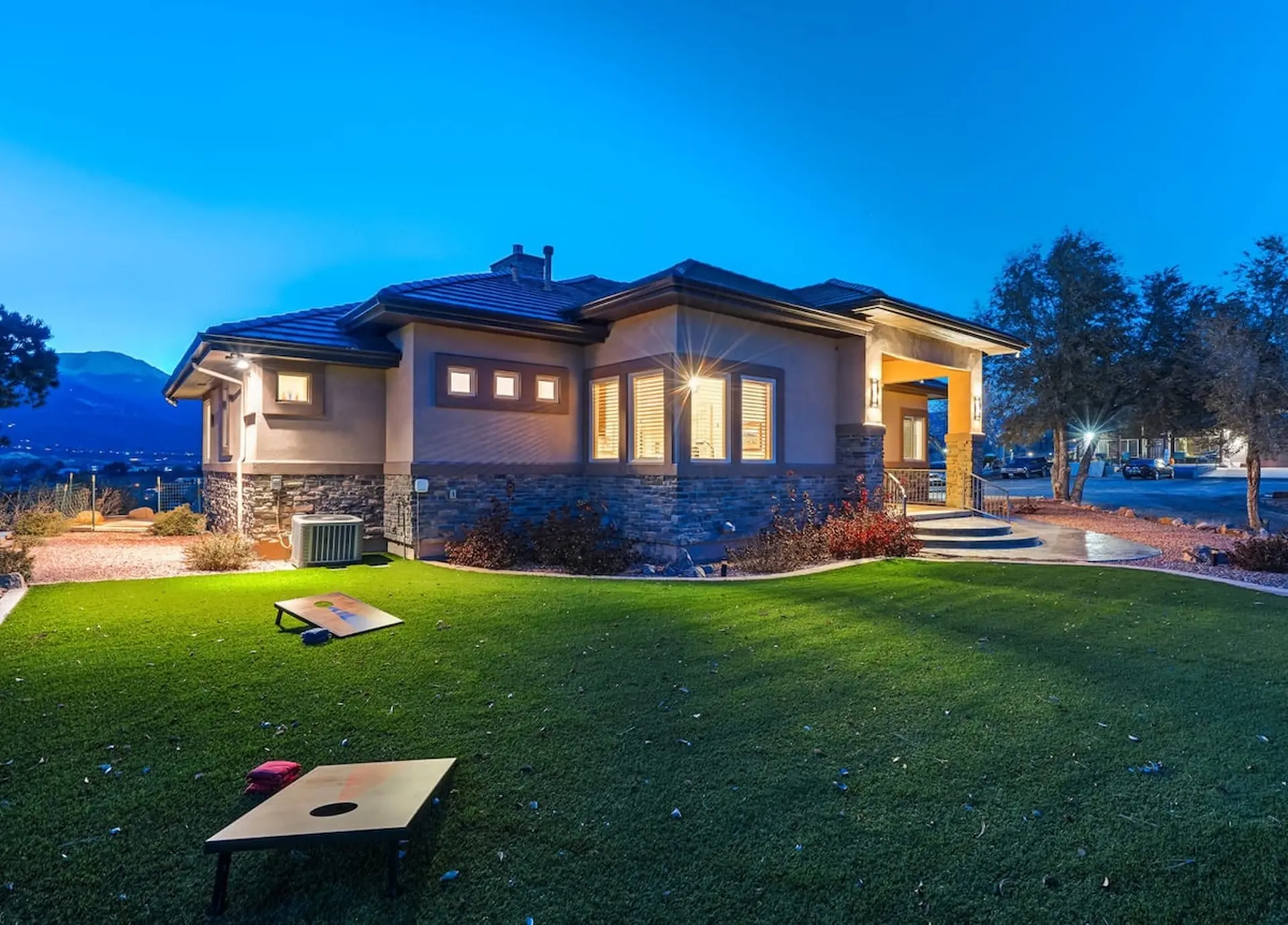 Highland Heights! Luxe Mountain VIEWS w/ Hot Tub