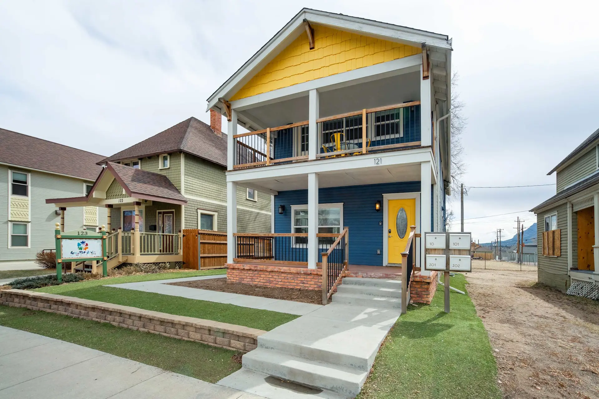 Modern Muse! Cozy Downtown Retreat with Workspace