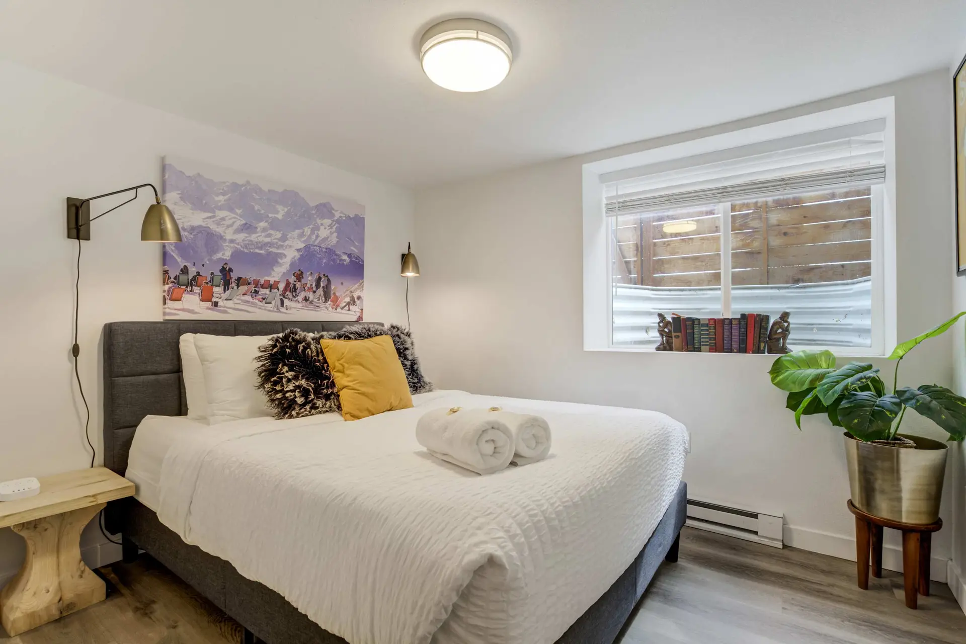Modern Muse! Cozy Downtown Retreat with Workspace