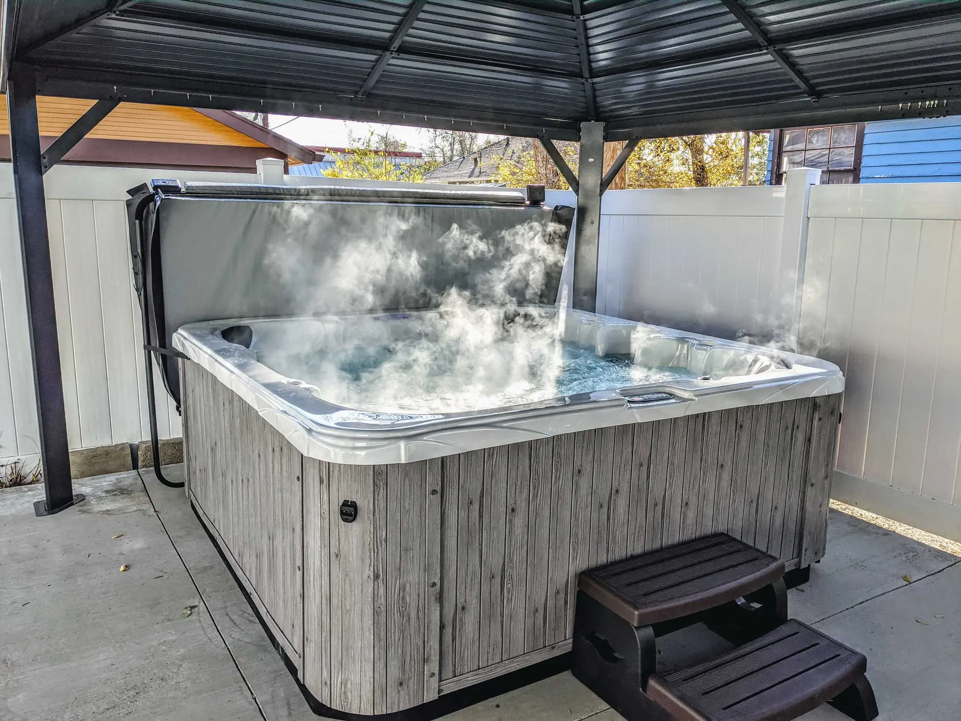 Olympic Studio! Hot Tub with BBQ & Fire Pit